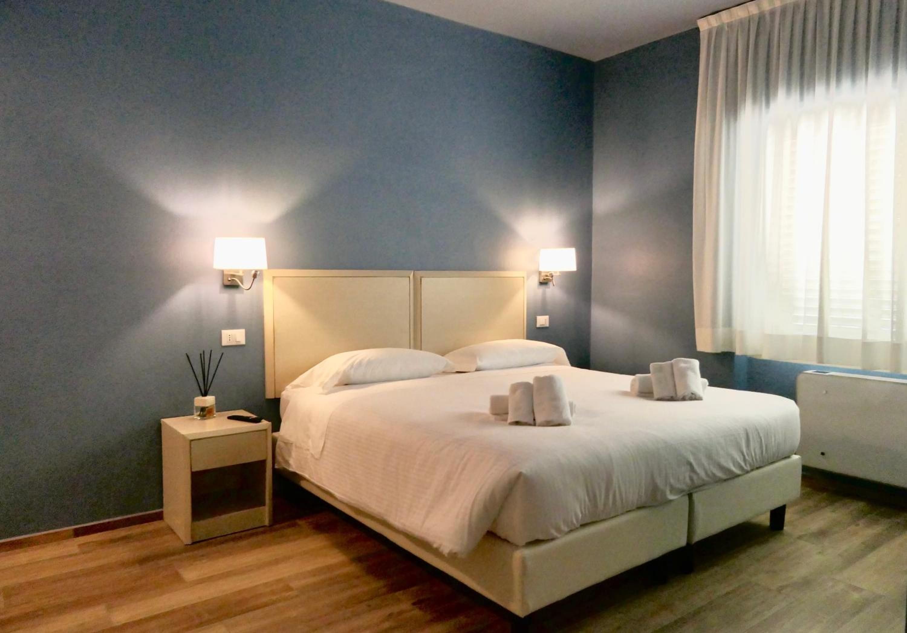 Deluxe Room - Photo 2