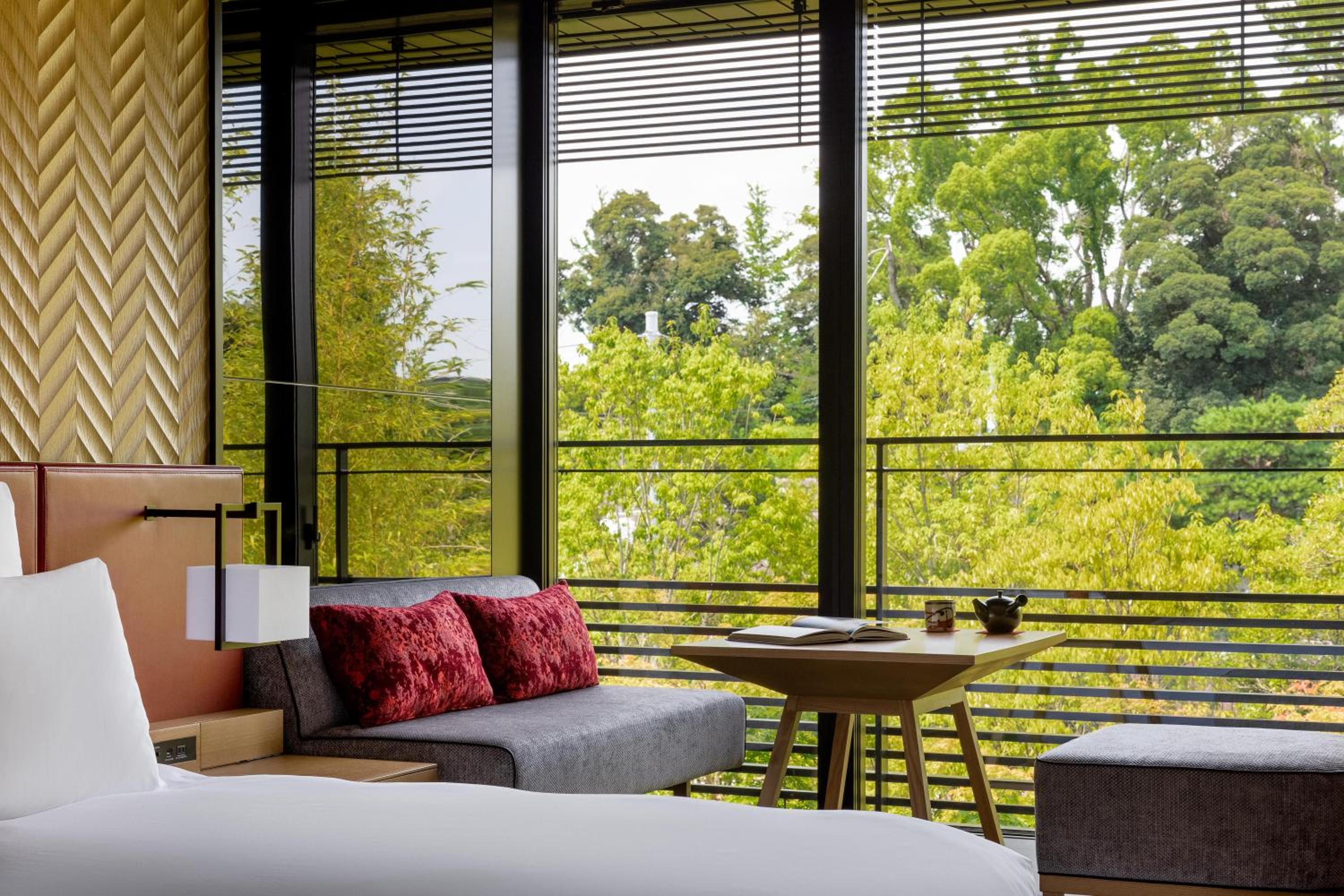 Deluxe King Room - Photo 4