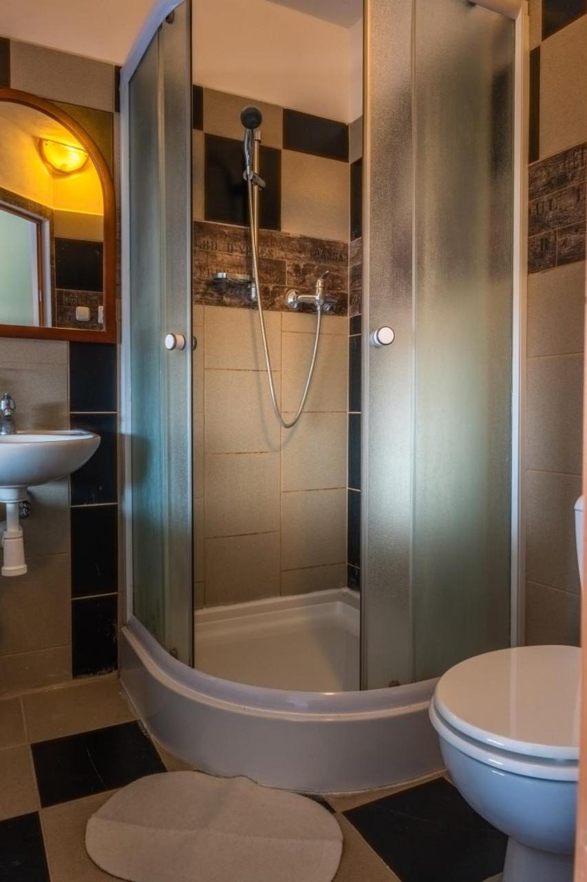 Double Room with Private Bathroom photo 3