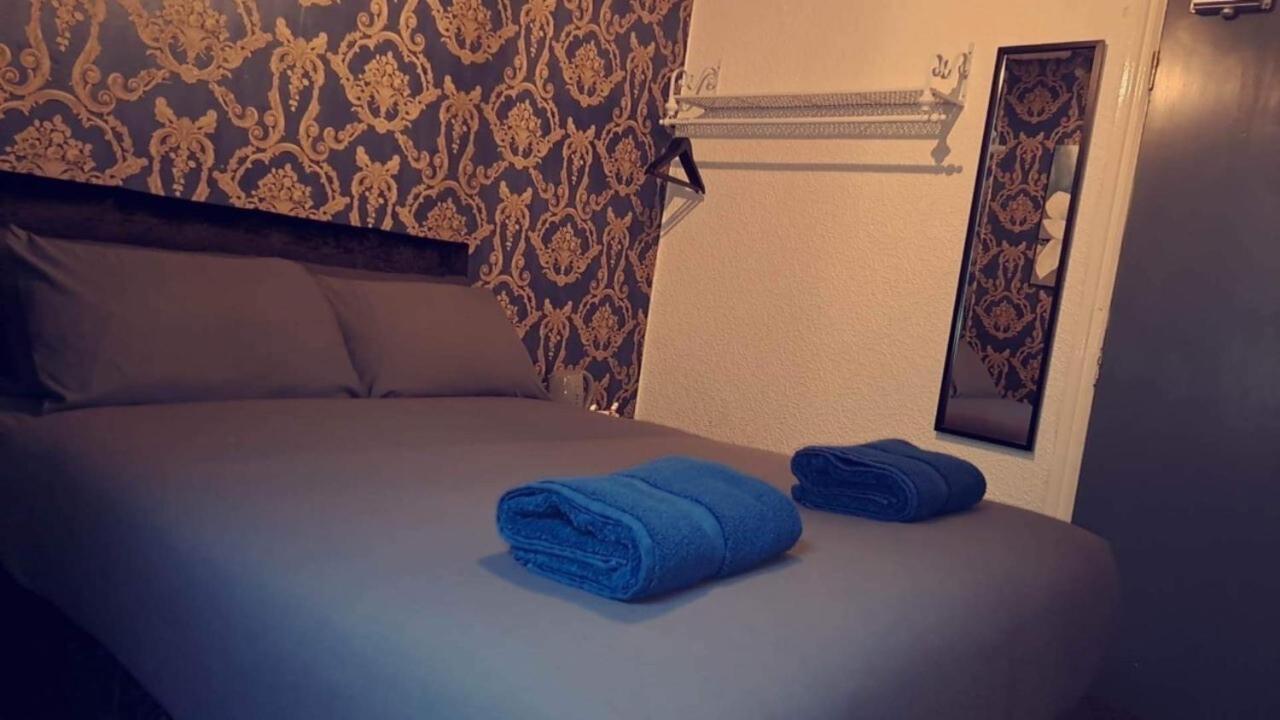 Standard Double Room - Photo 8