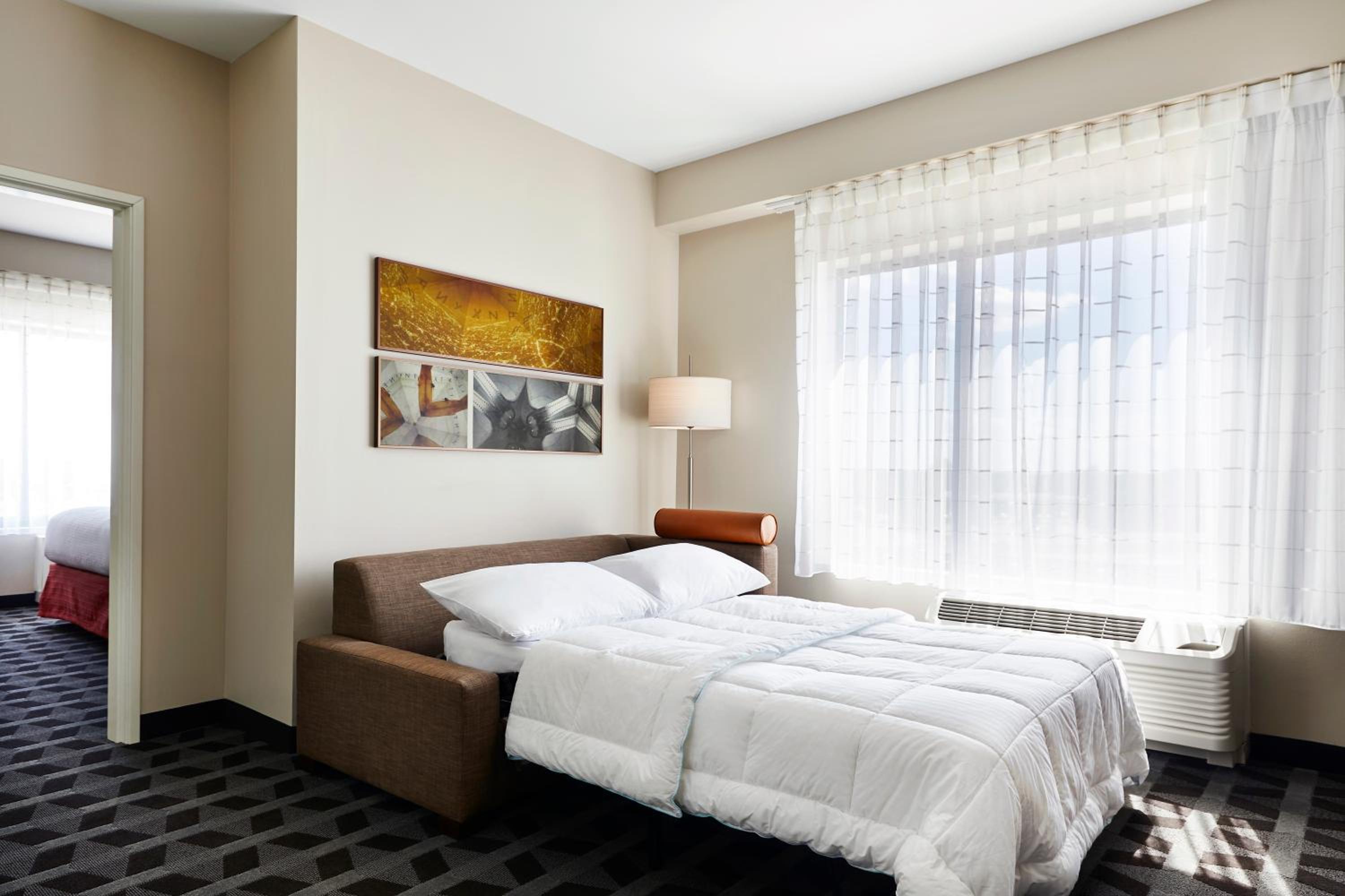 1 Bedroom Suite, 1 Queen, Sofa bed