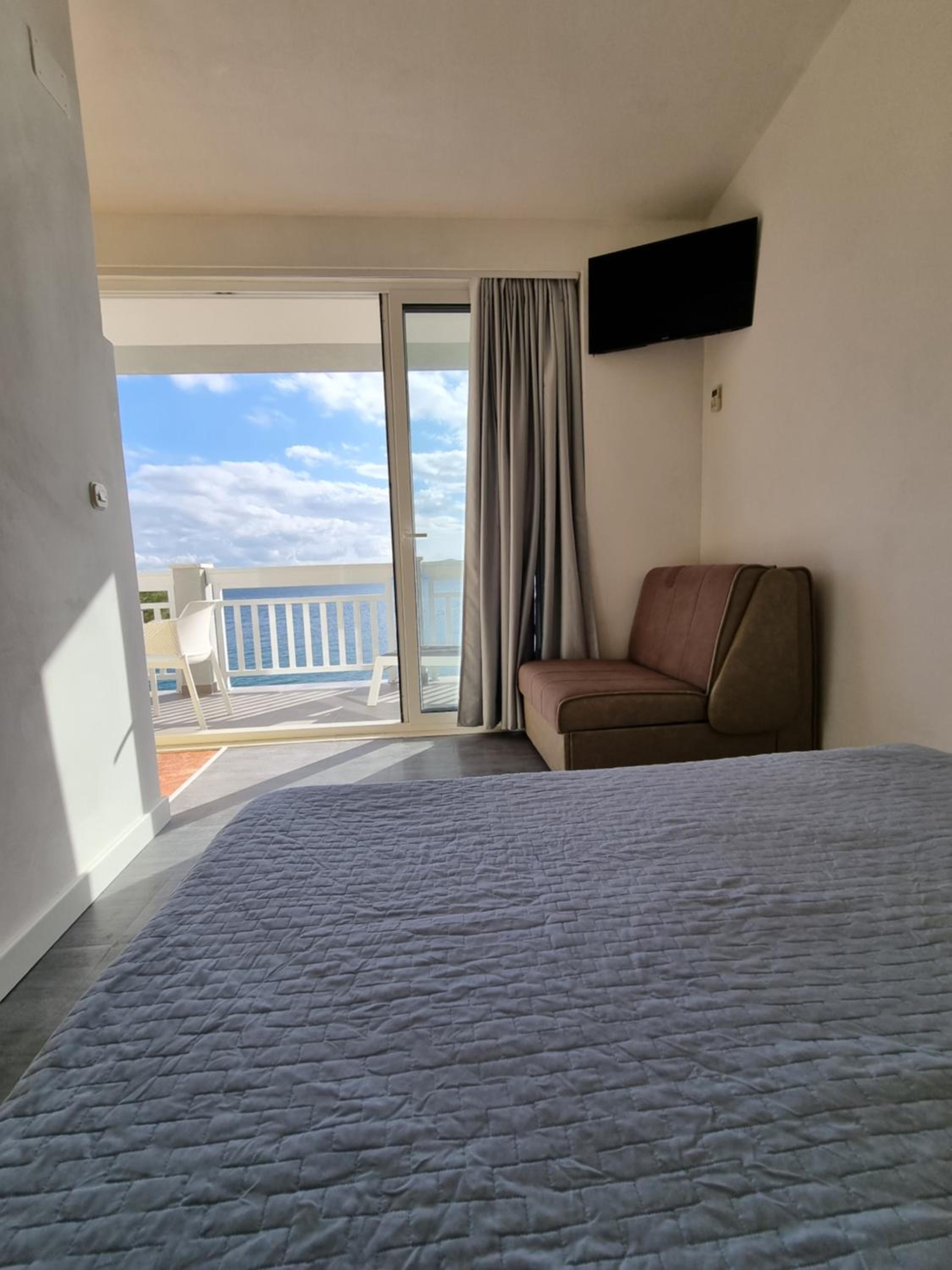 One-Bedroom Apartment with Balcony and Sea View photo 1