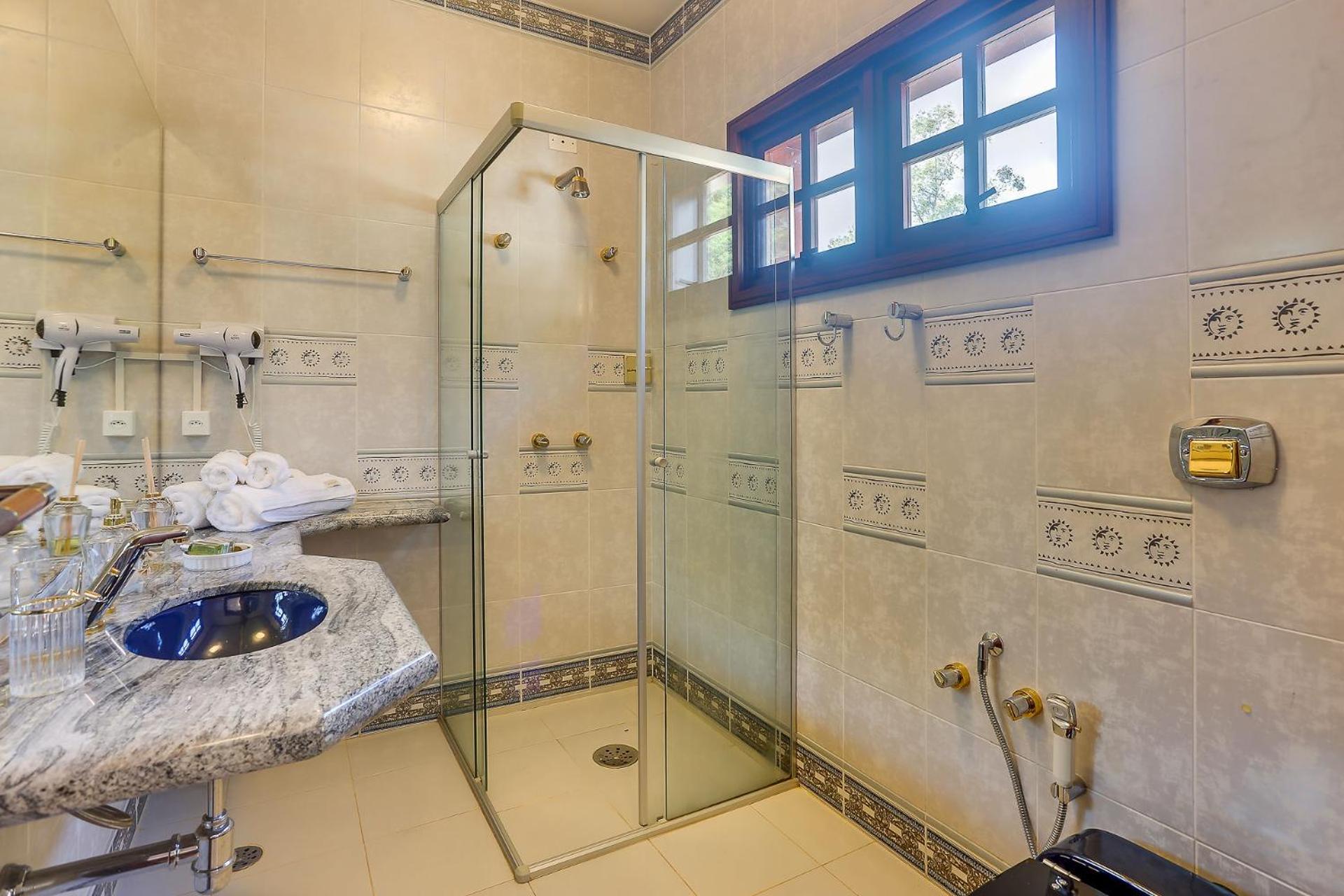Superior King Suite - Photo 3