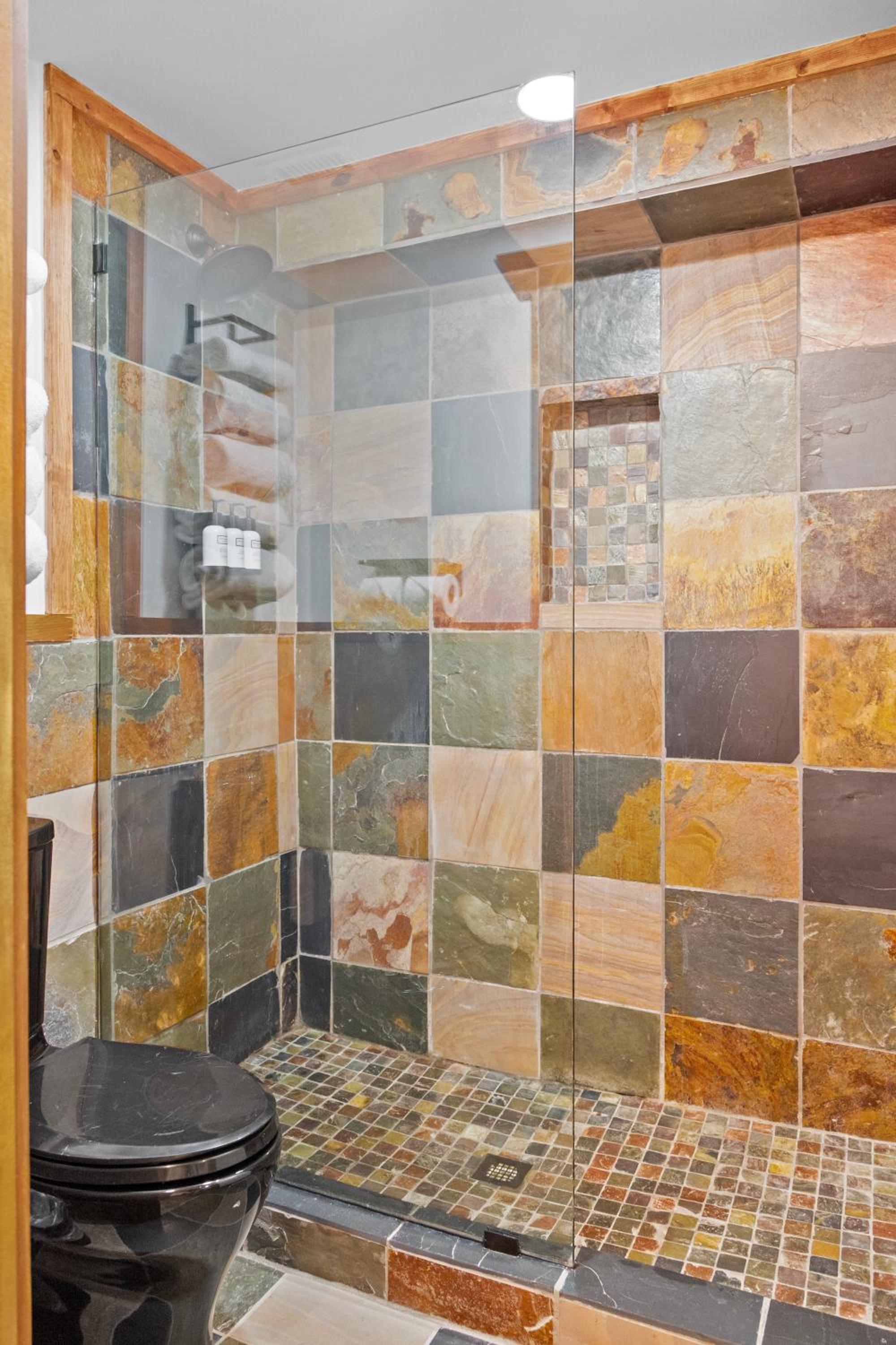 Standard King Room - Photo 7