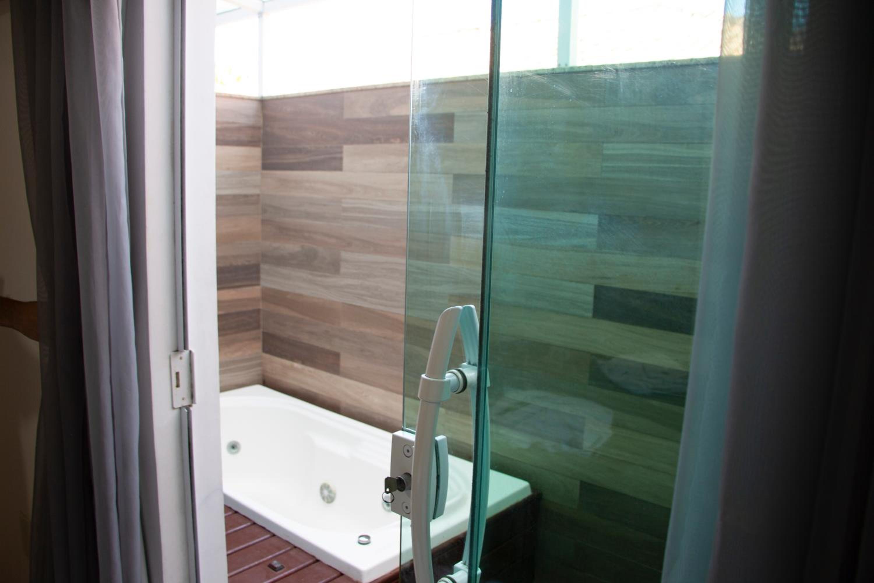 Double Room with Spa Bath photo 3