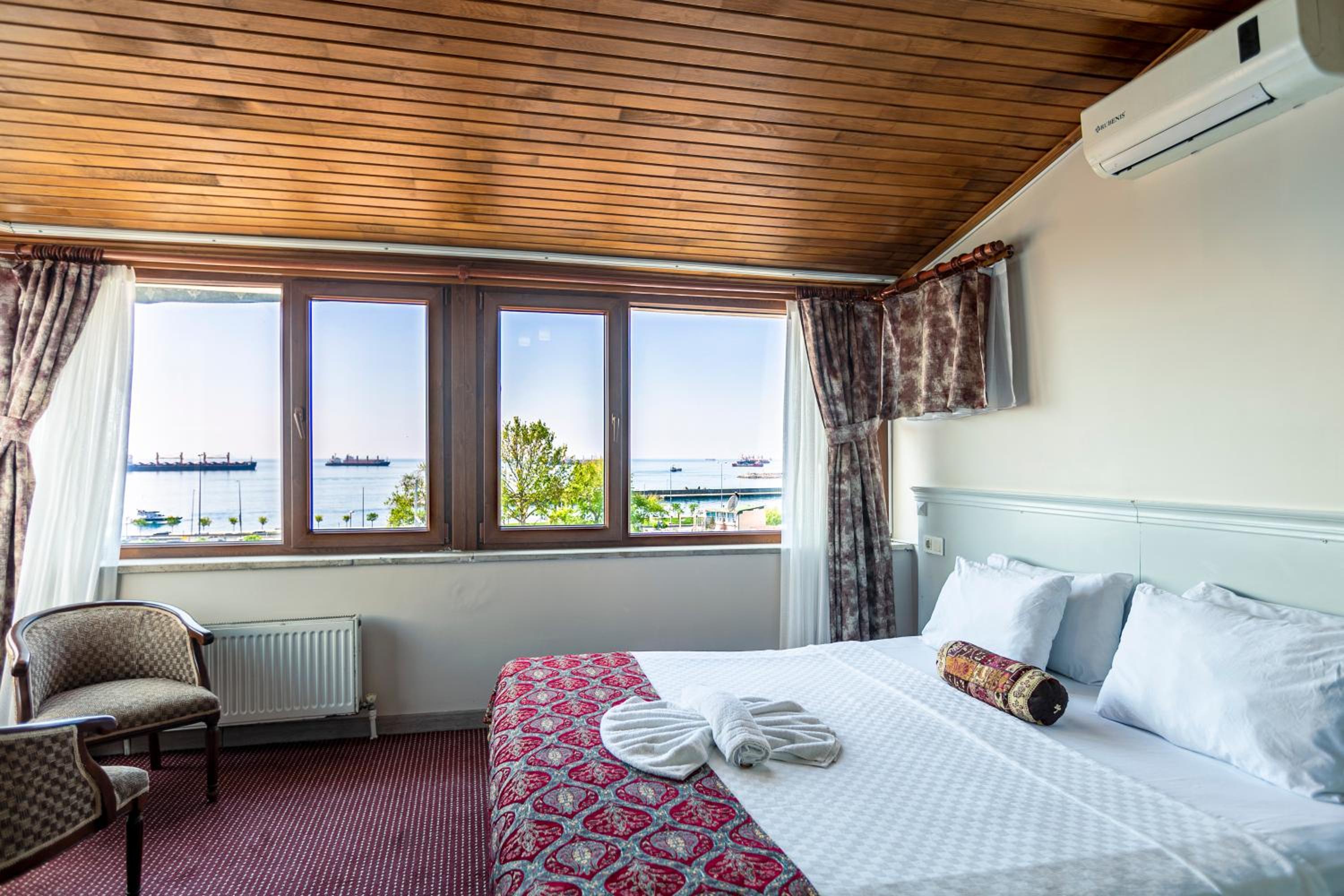 King Room with Sea View photo 1