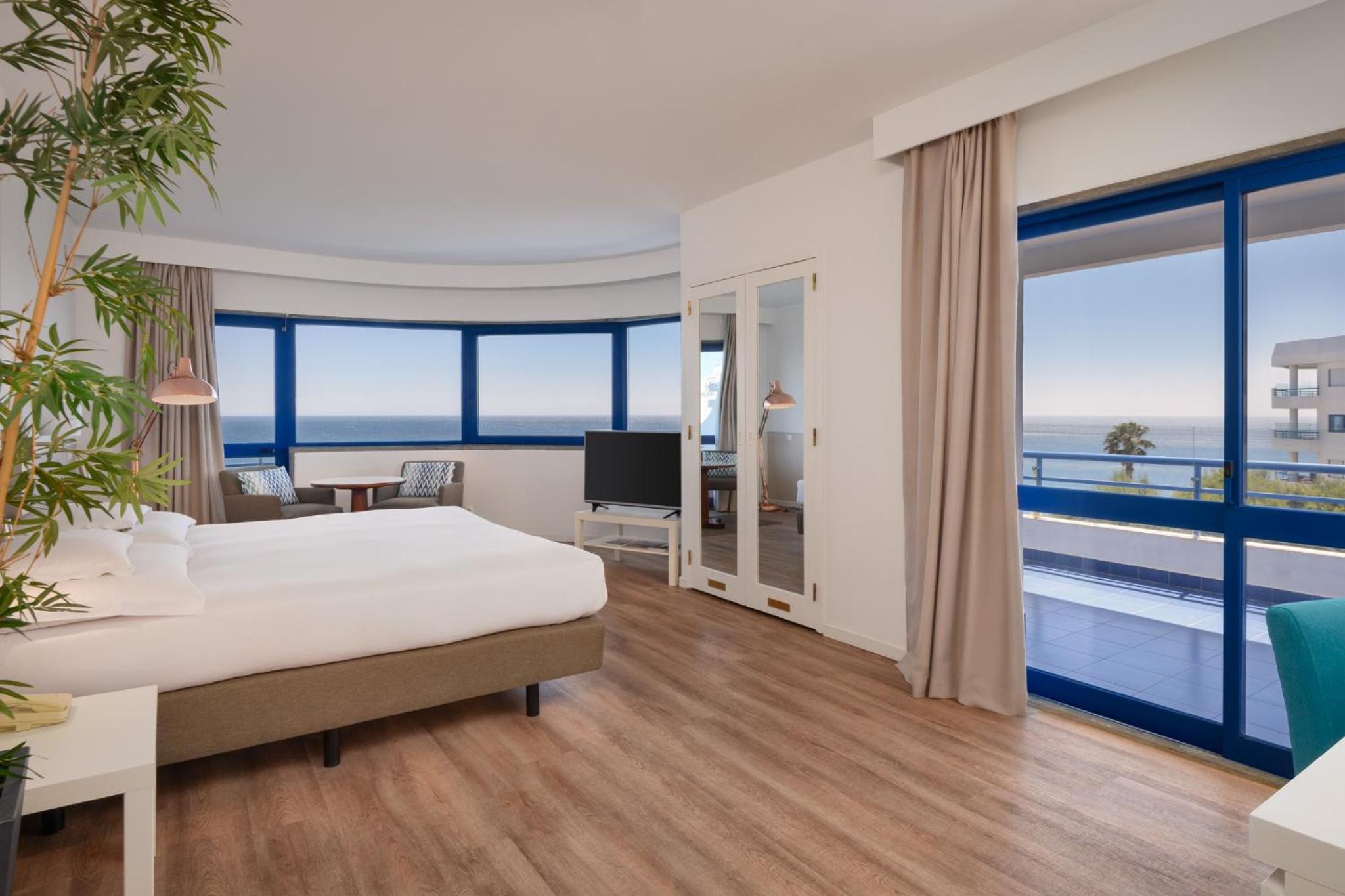 Superior Double Room with Sea View - Photo 3