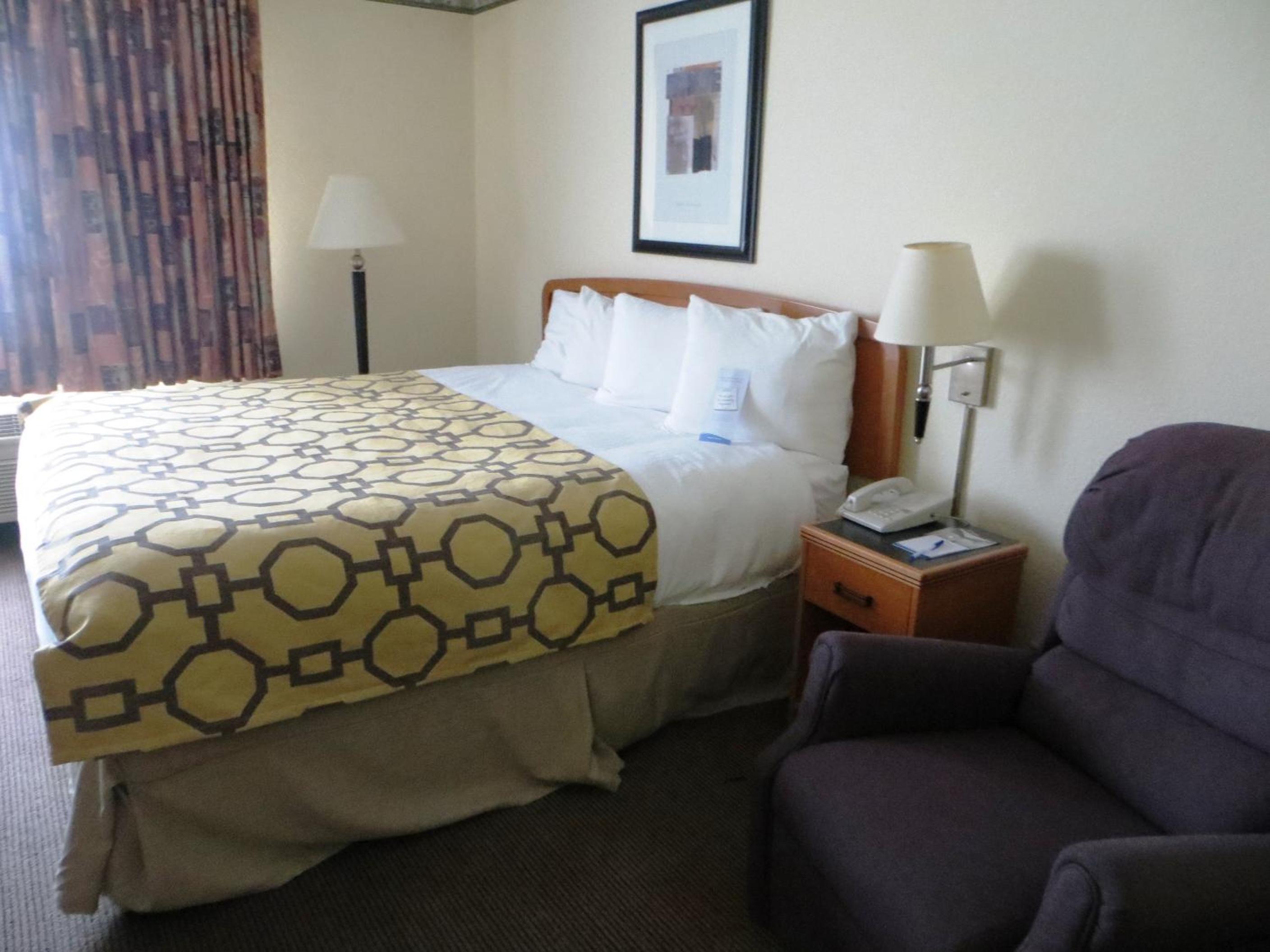 Queen Room - Non-Smoking - Photo 2
