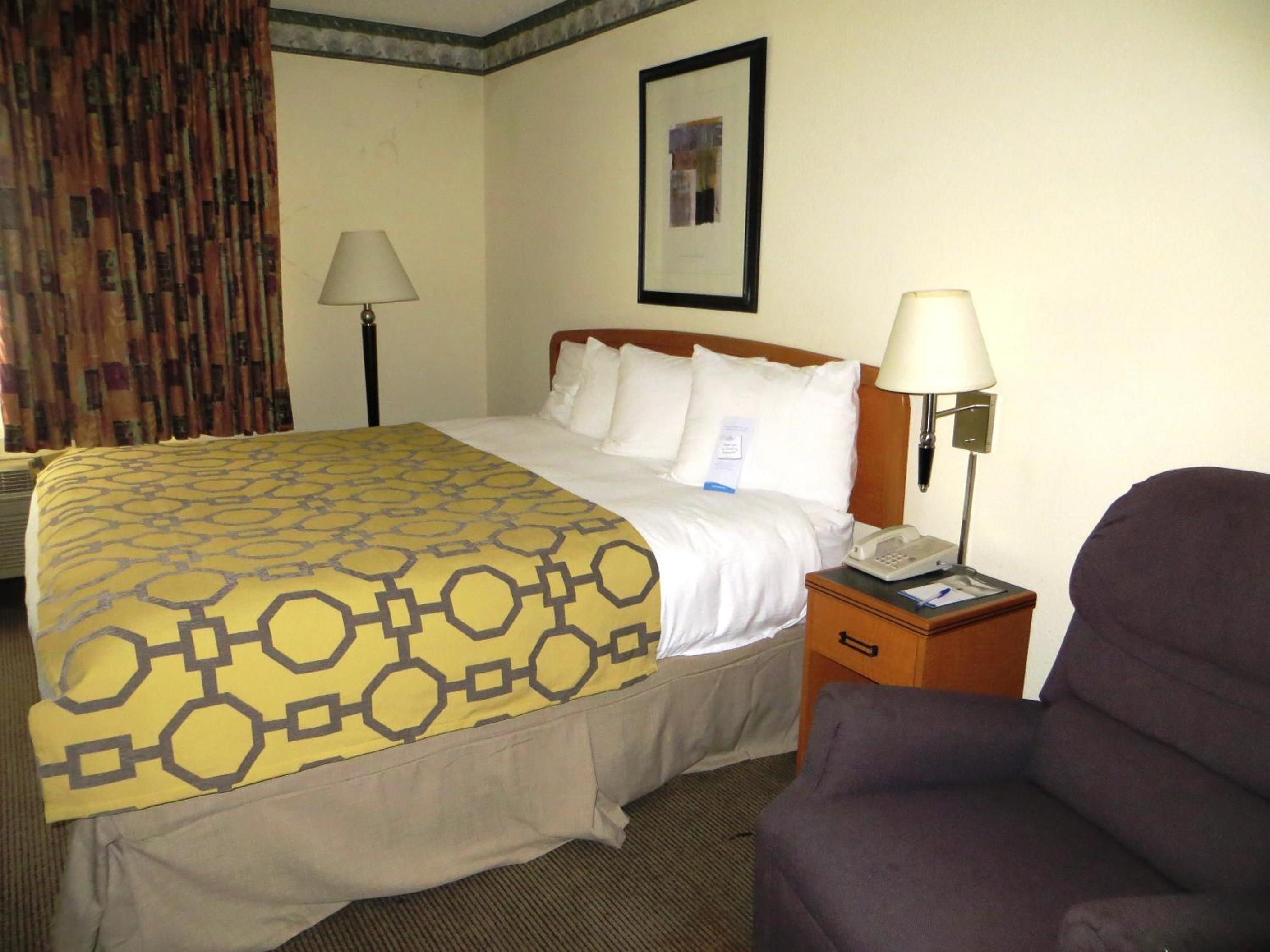 King Room - Non-Smoking - Photo 3