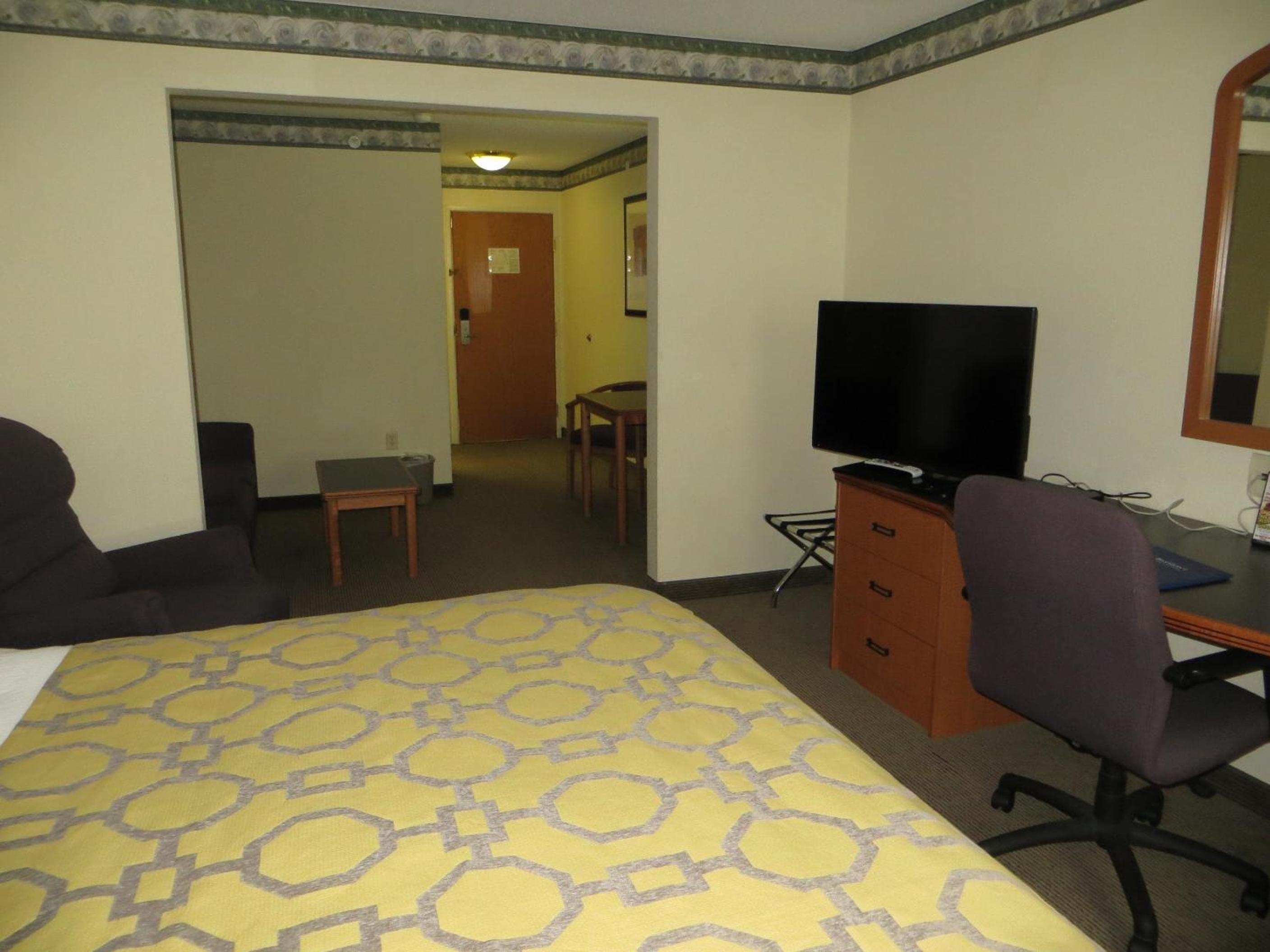King Studio Suite - Non-Smoking - Photo 7