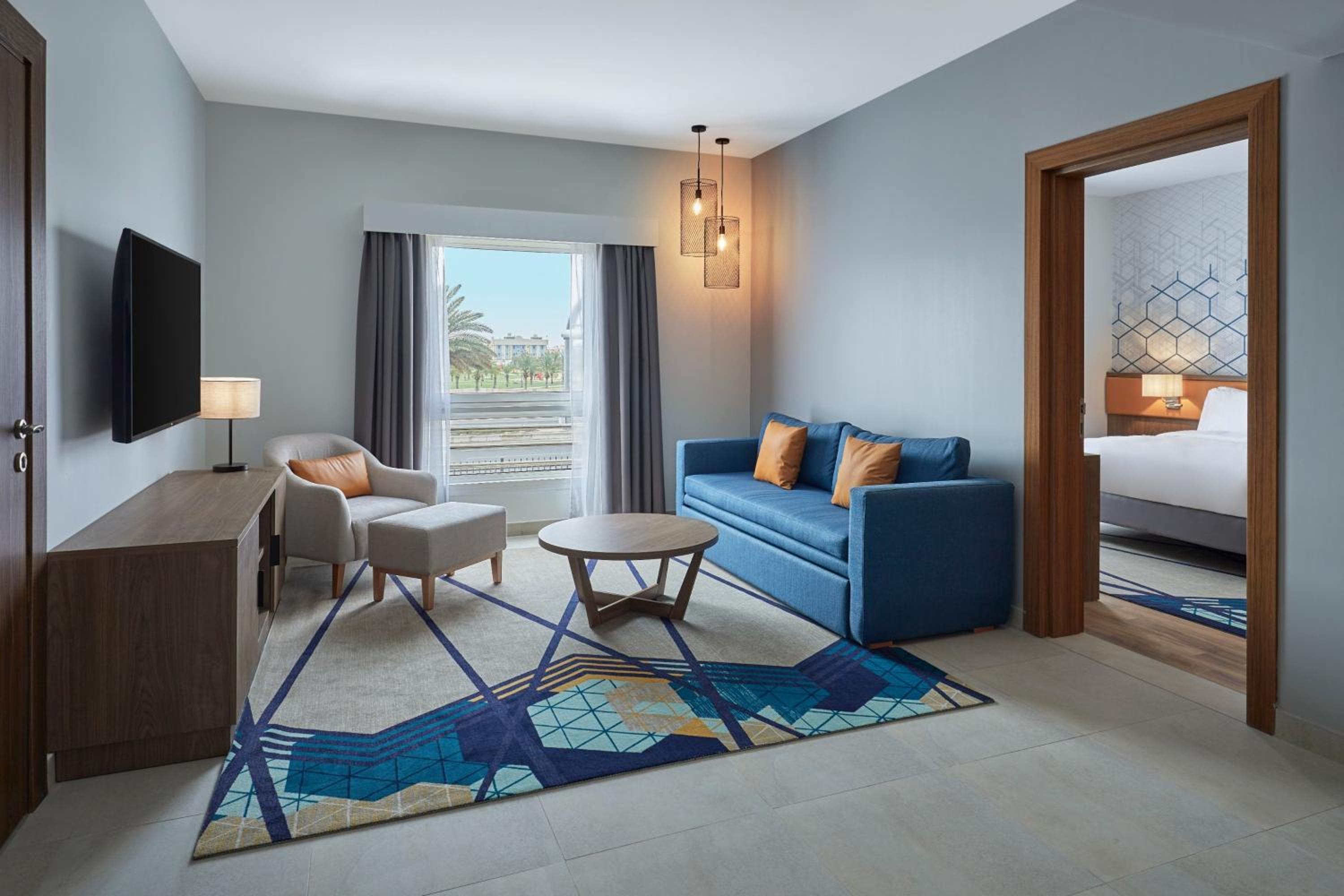 One-Bedroom King Suite with Kitchenette thumbnail 6