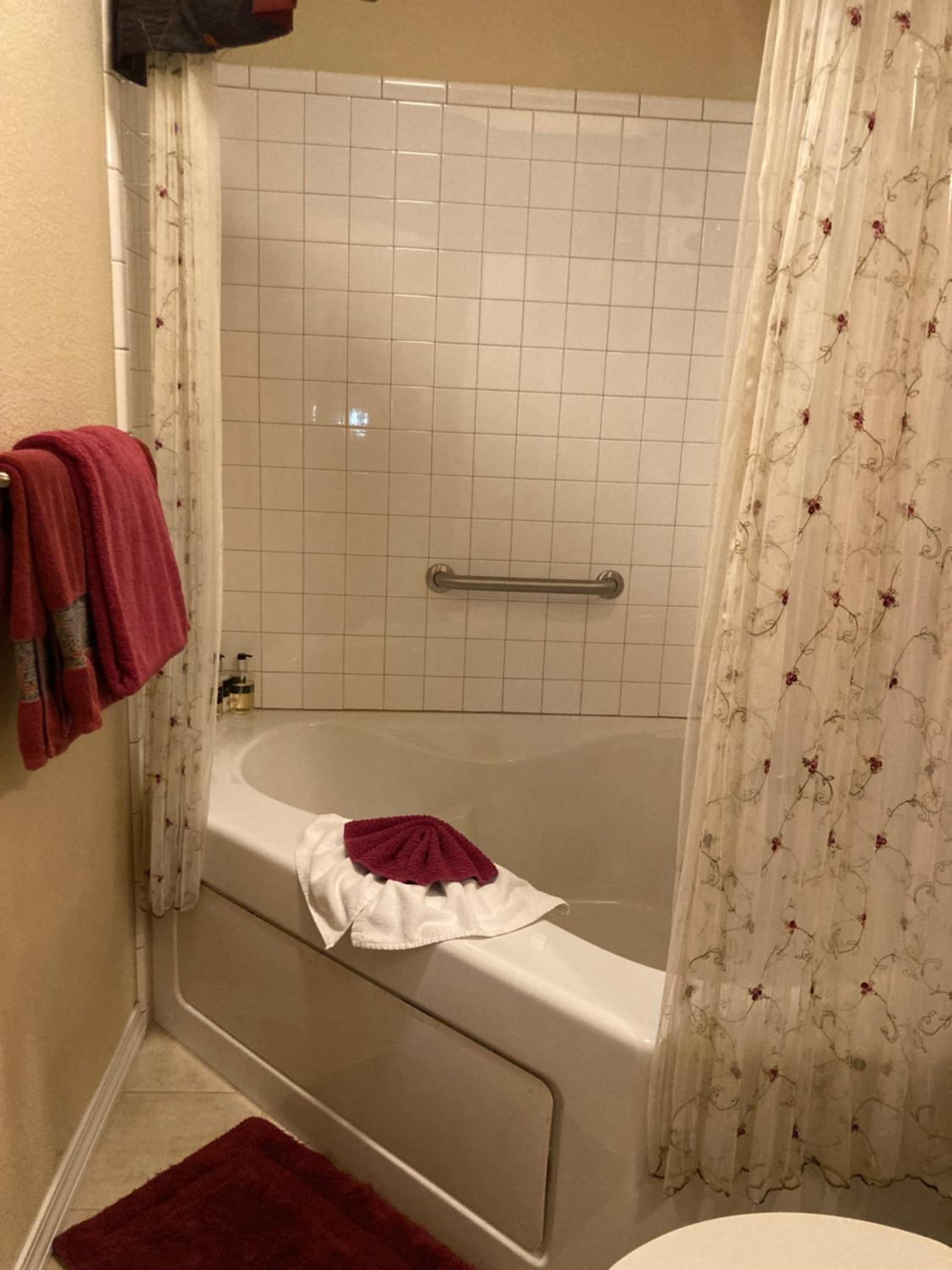 Valentine Suite at All Seasons Inn photo 3