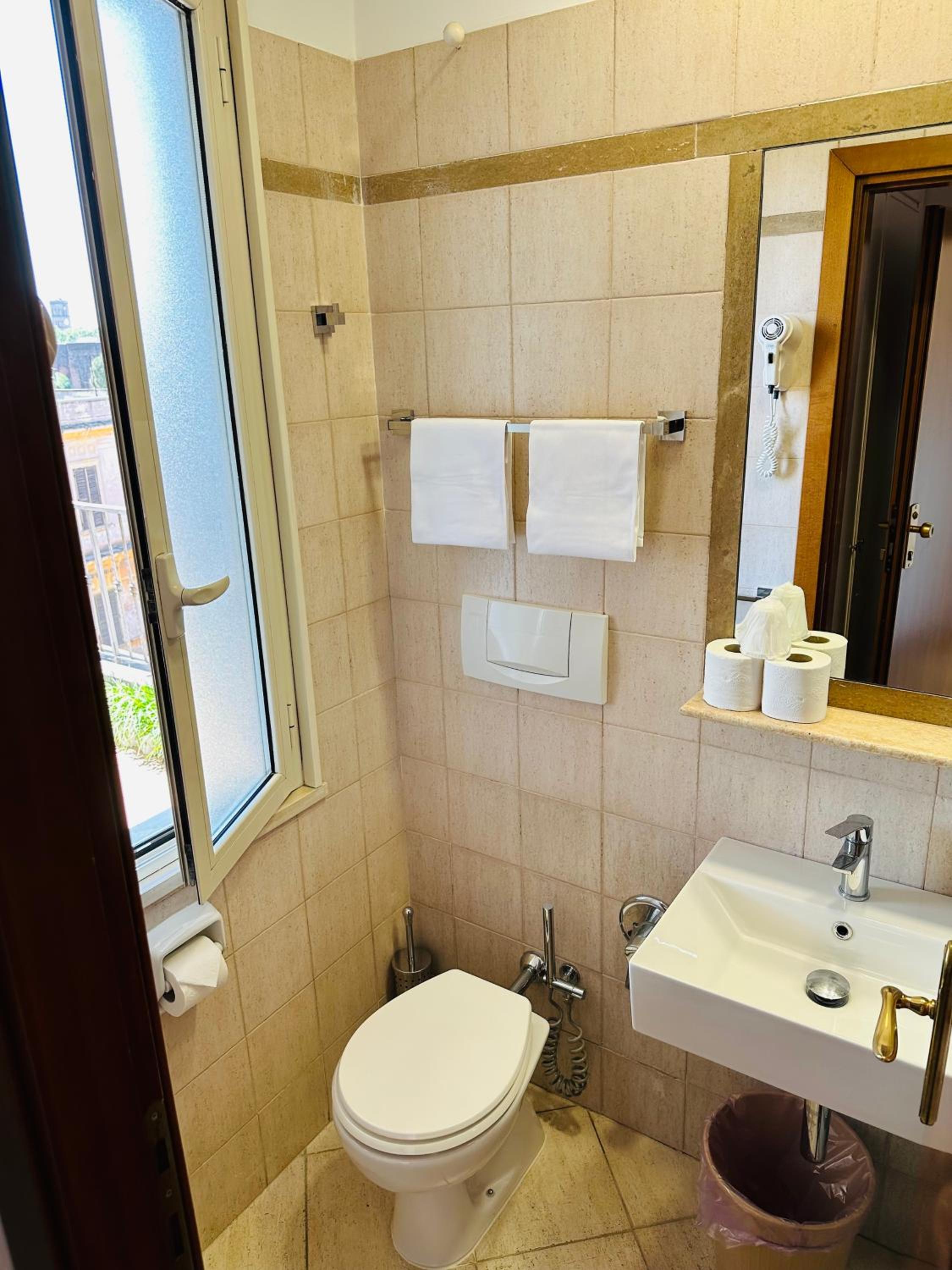 Double or Twin Room photo 2