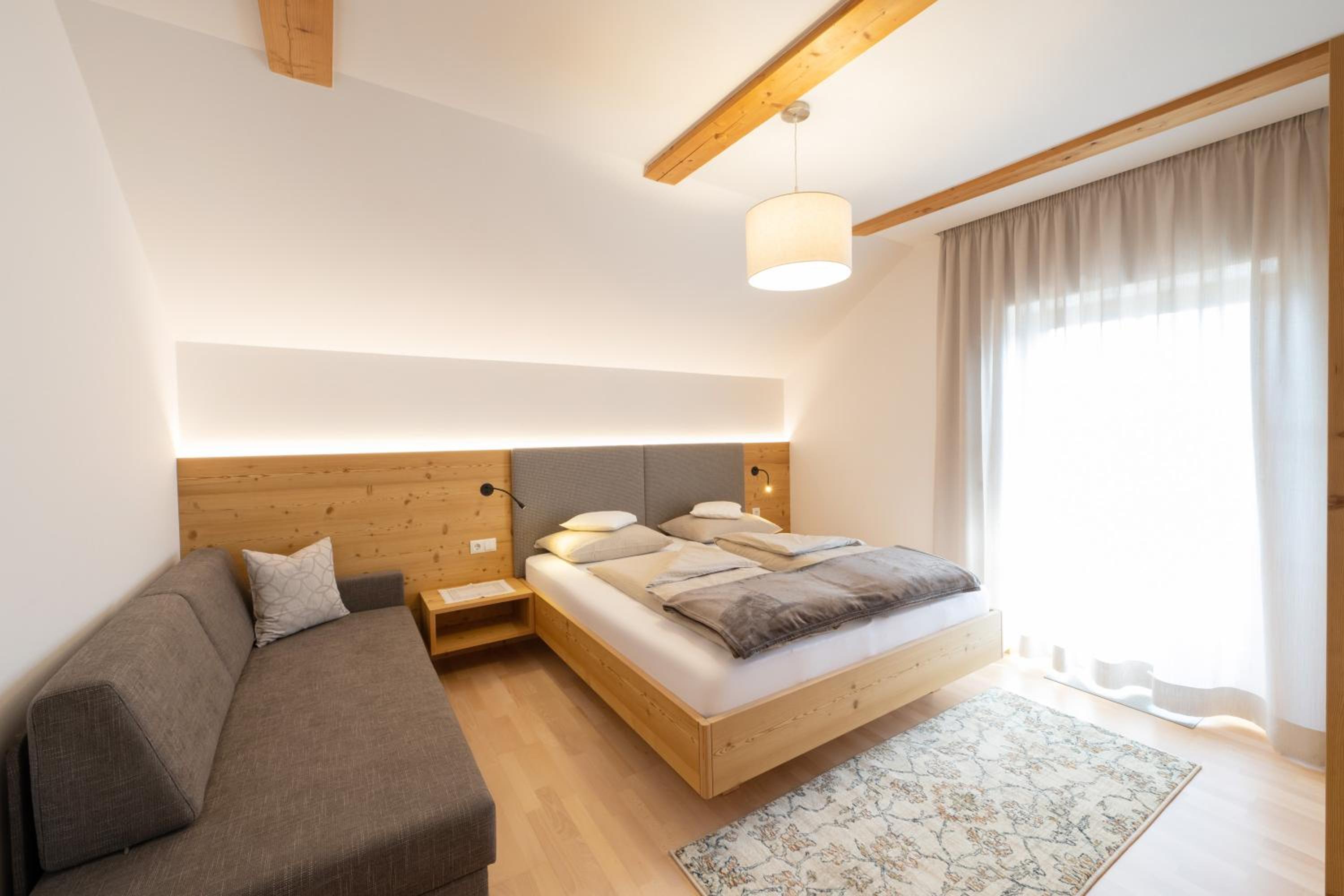 One-Bedroom Apartment photo 2