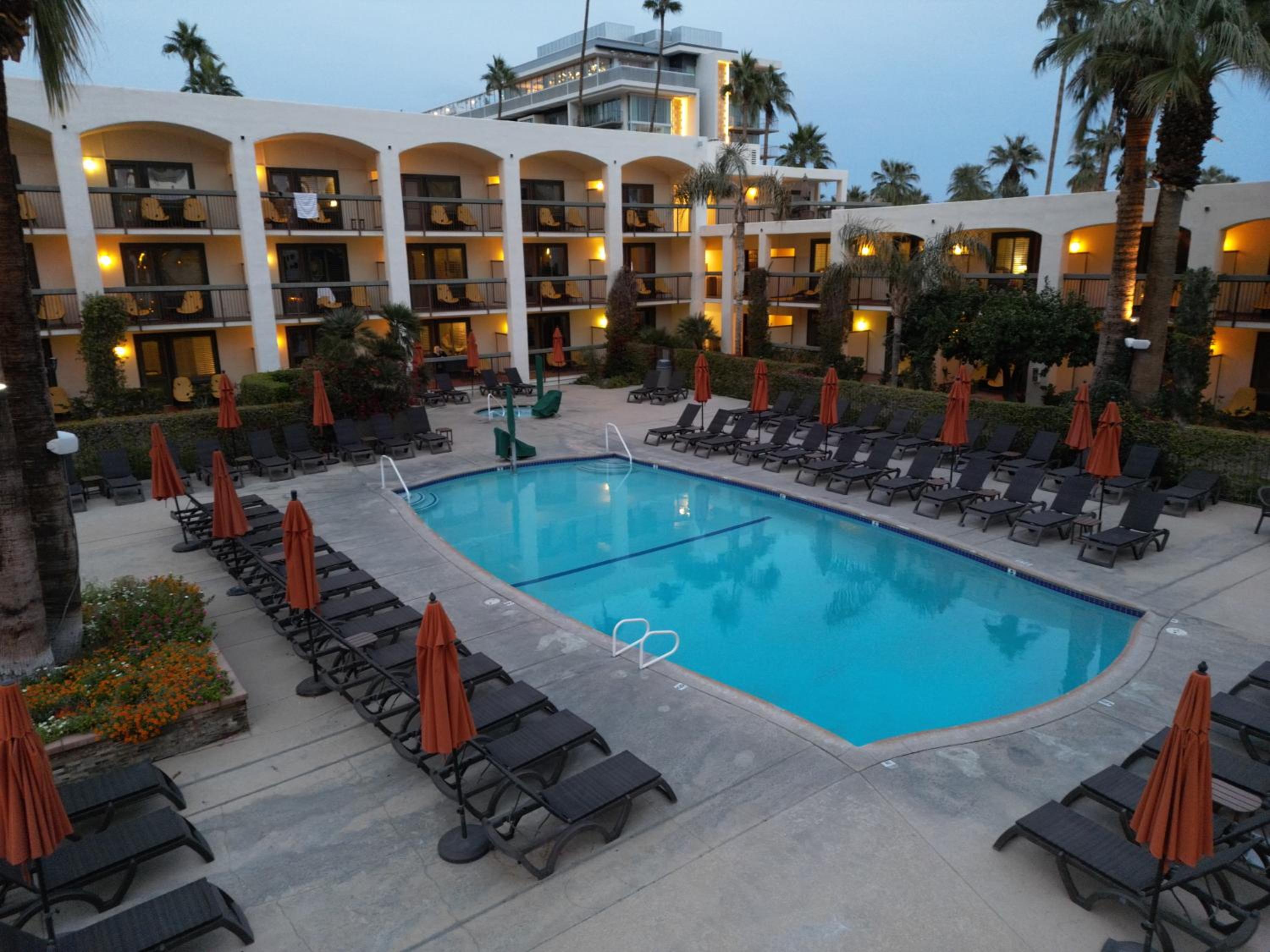 Double Room with Pool View - Photo 3