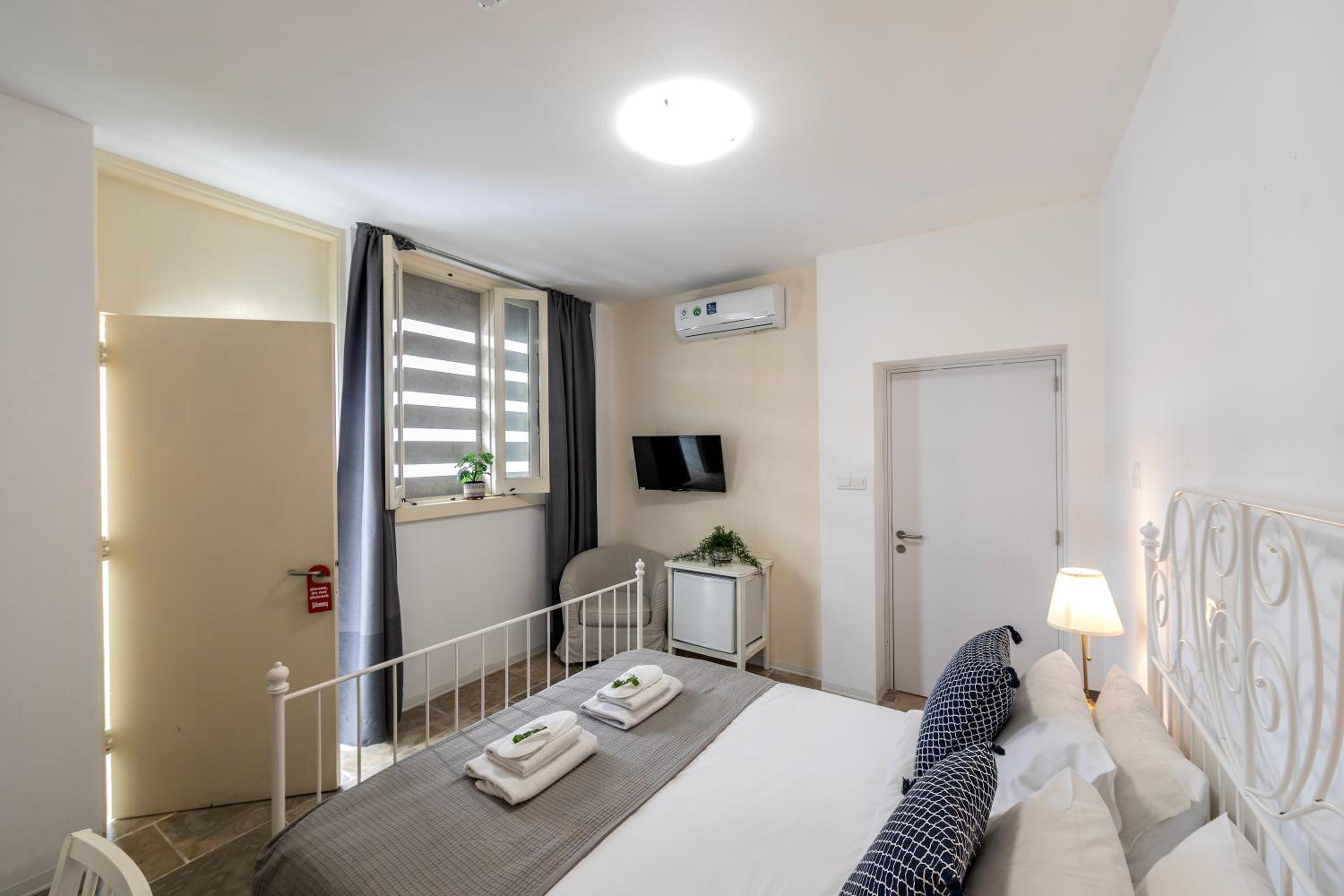 Standard Double Room - Photo 7