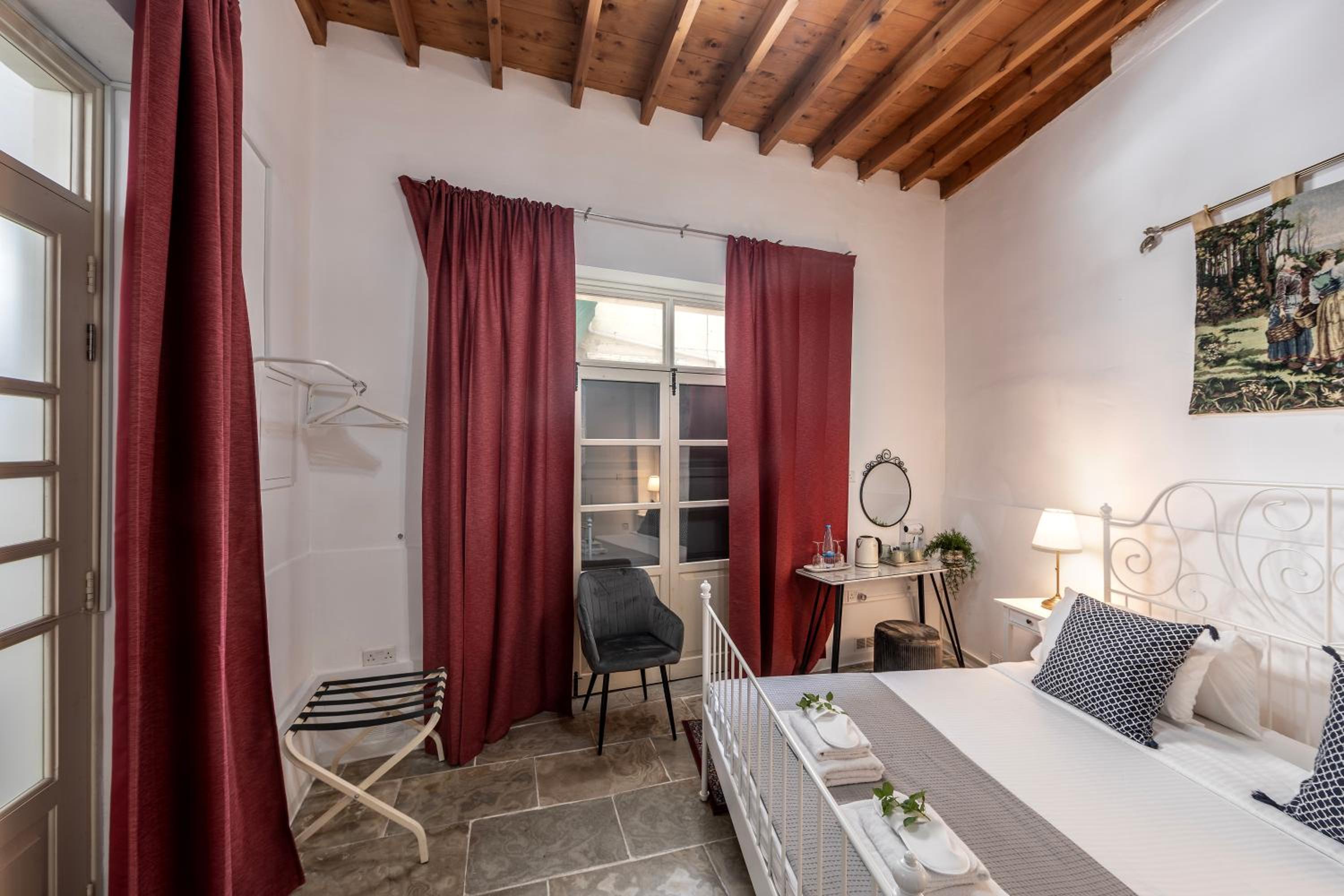 Standard Double Room - Photo 4
