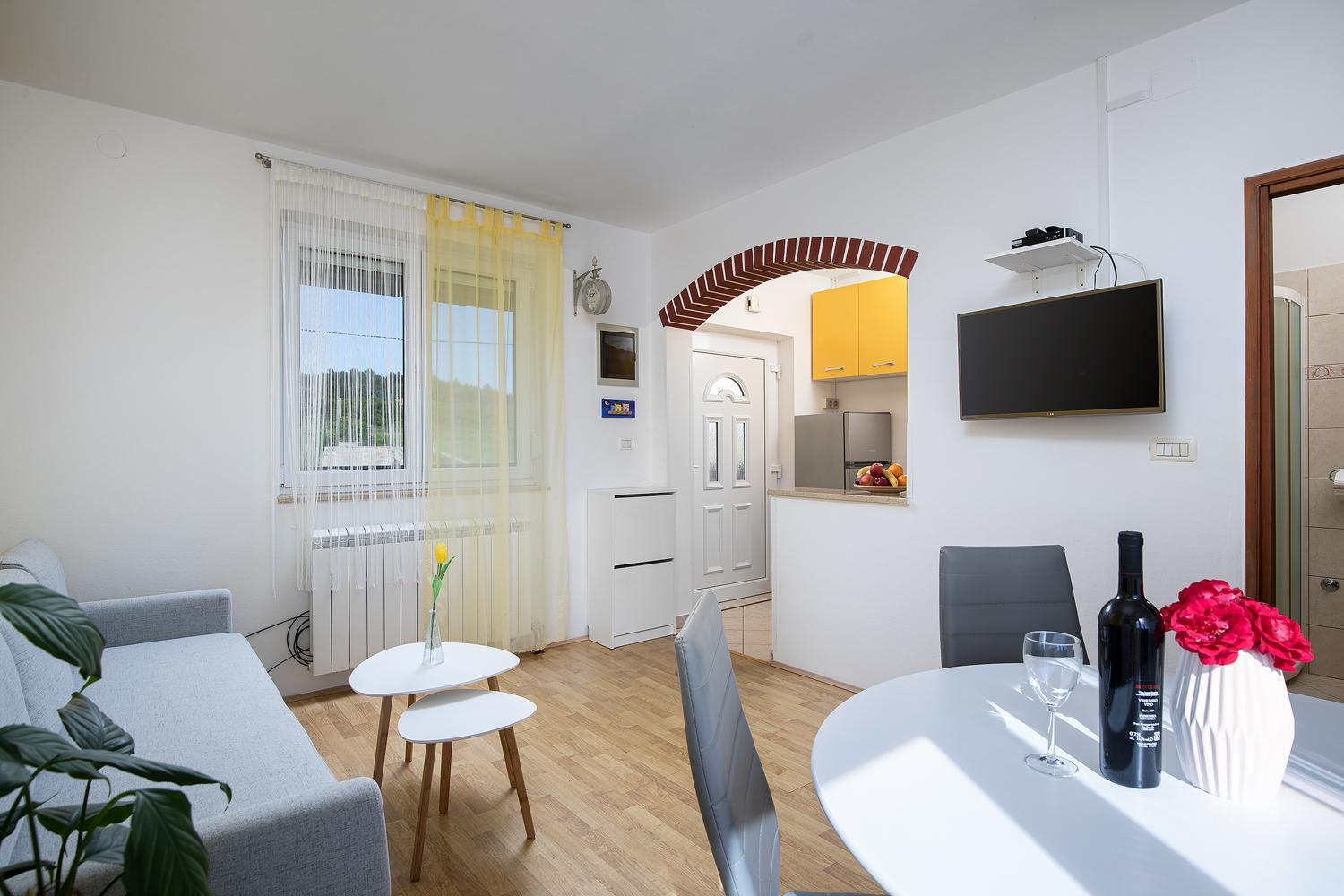 Apartment - Photo 8