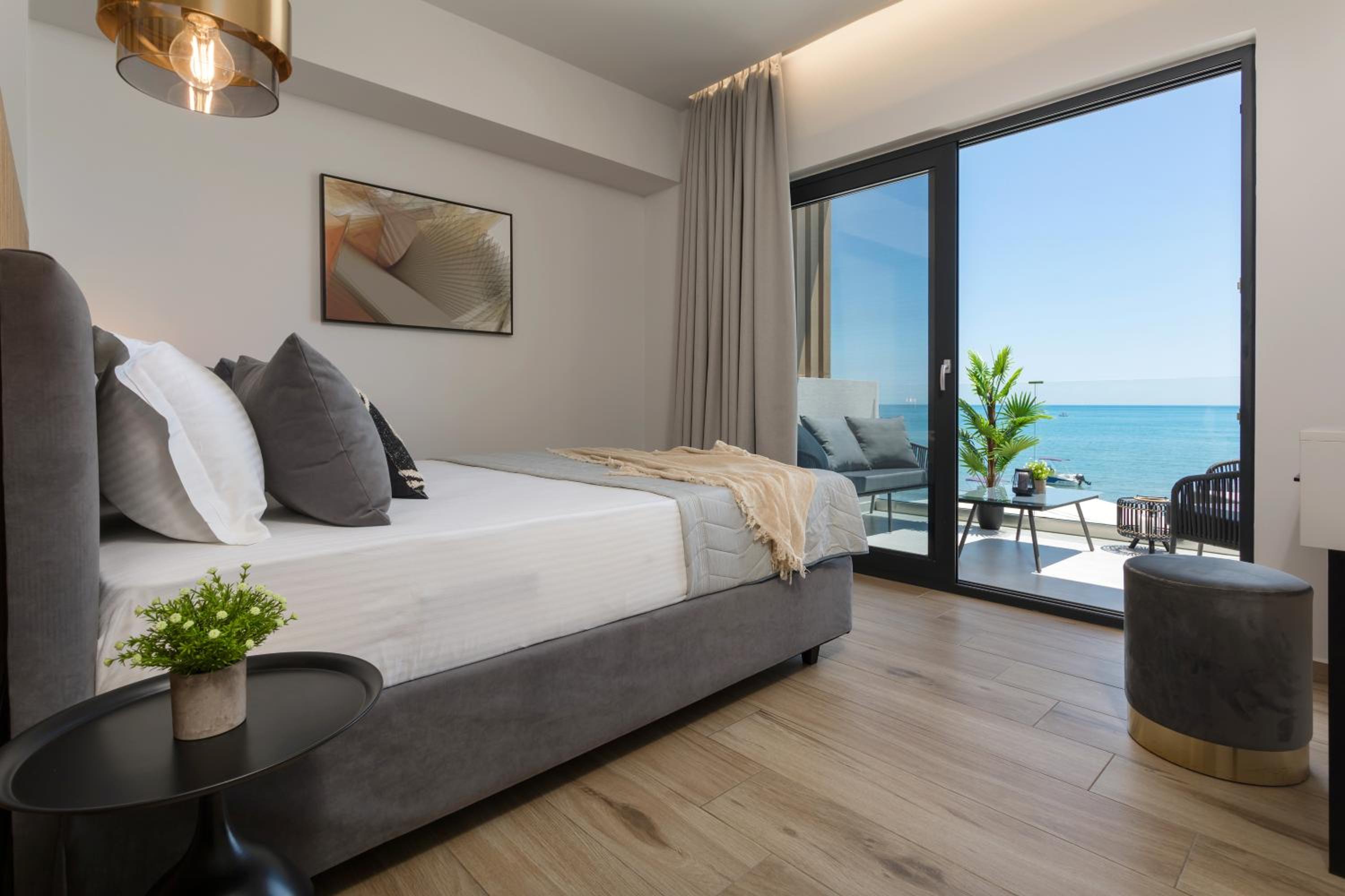 Queen Suite With Sea View