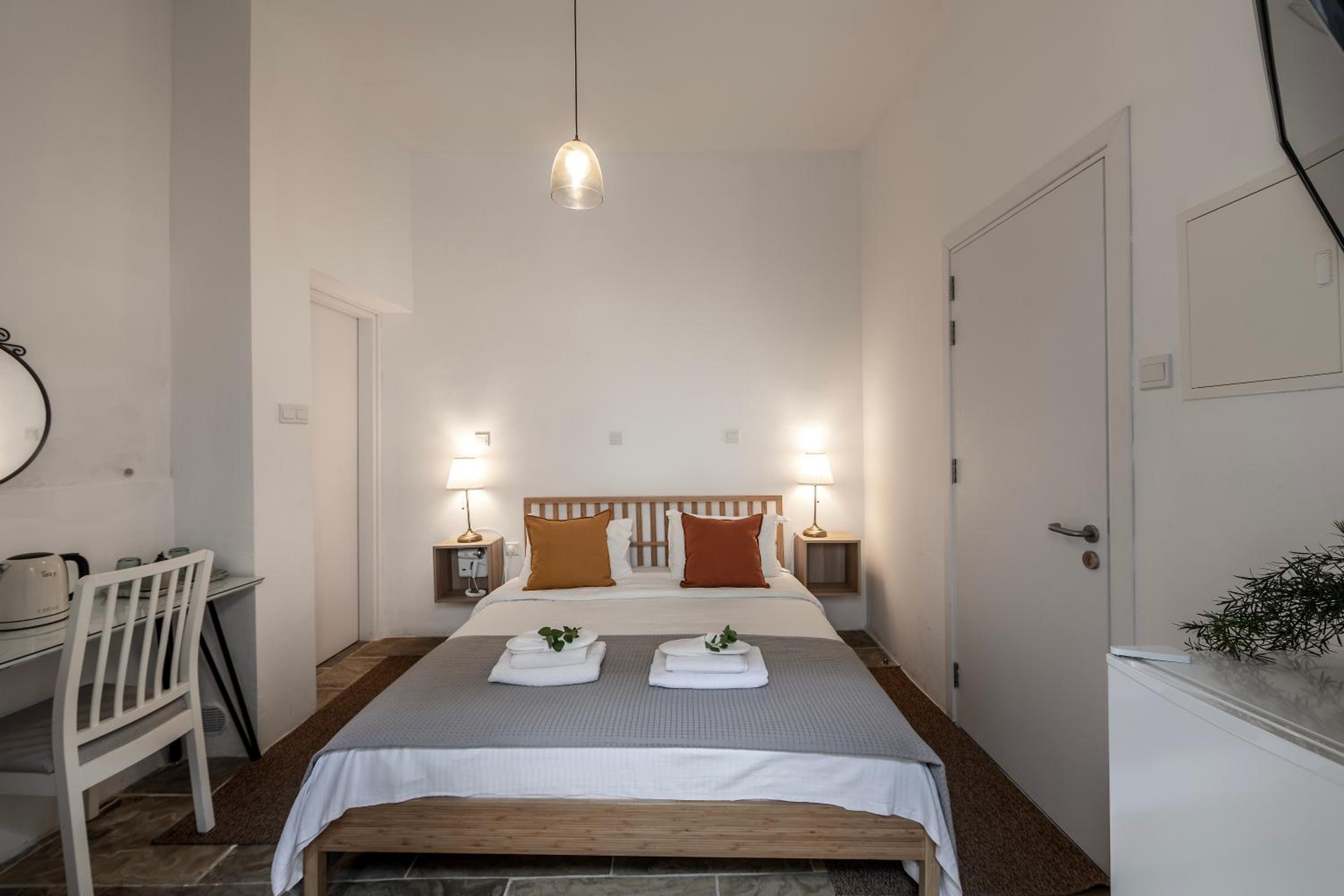 Budget Double Room - Photo 4