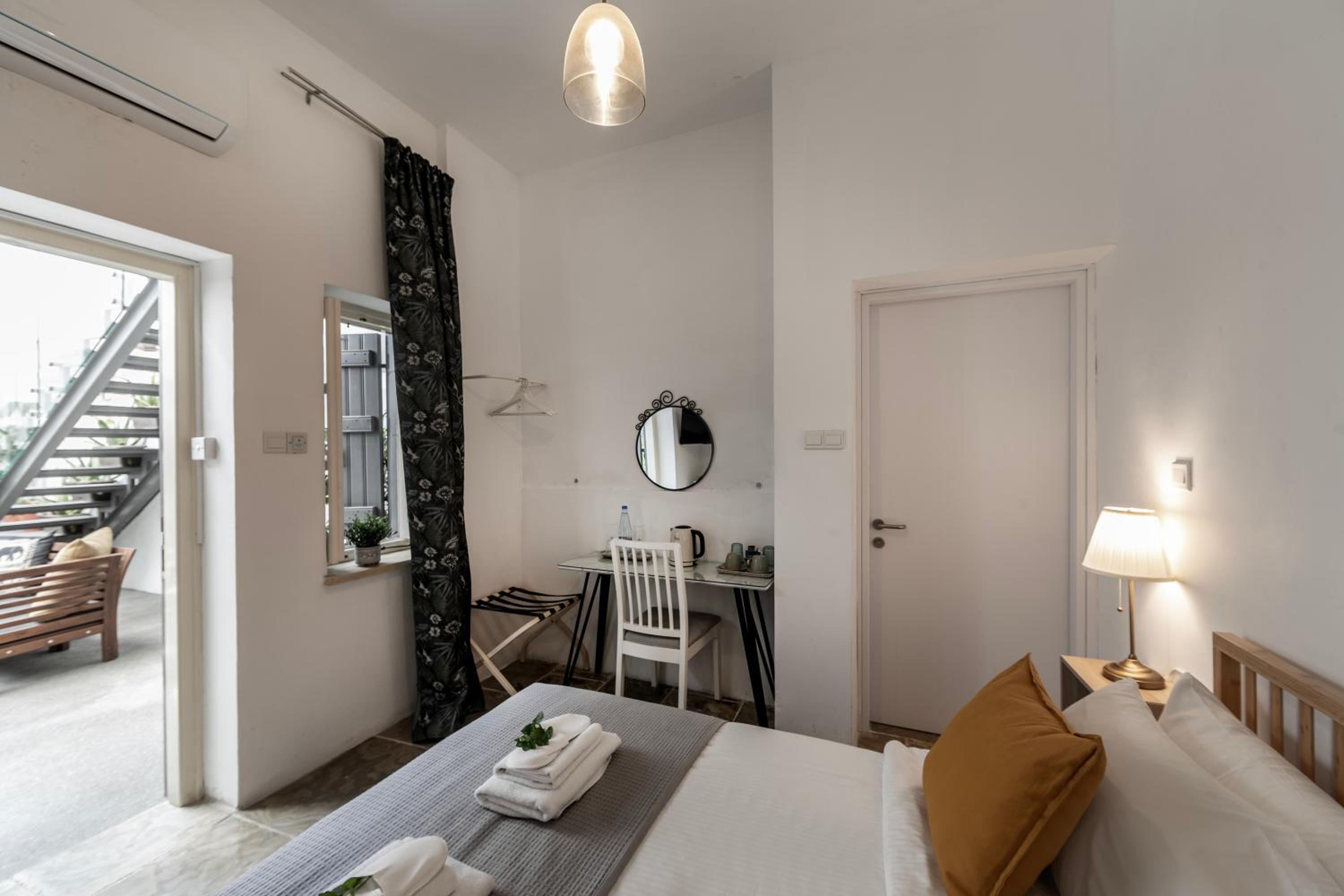 Budget Double Room - Photo 6