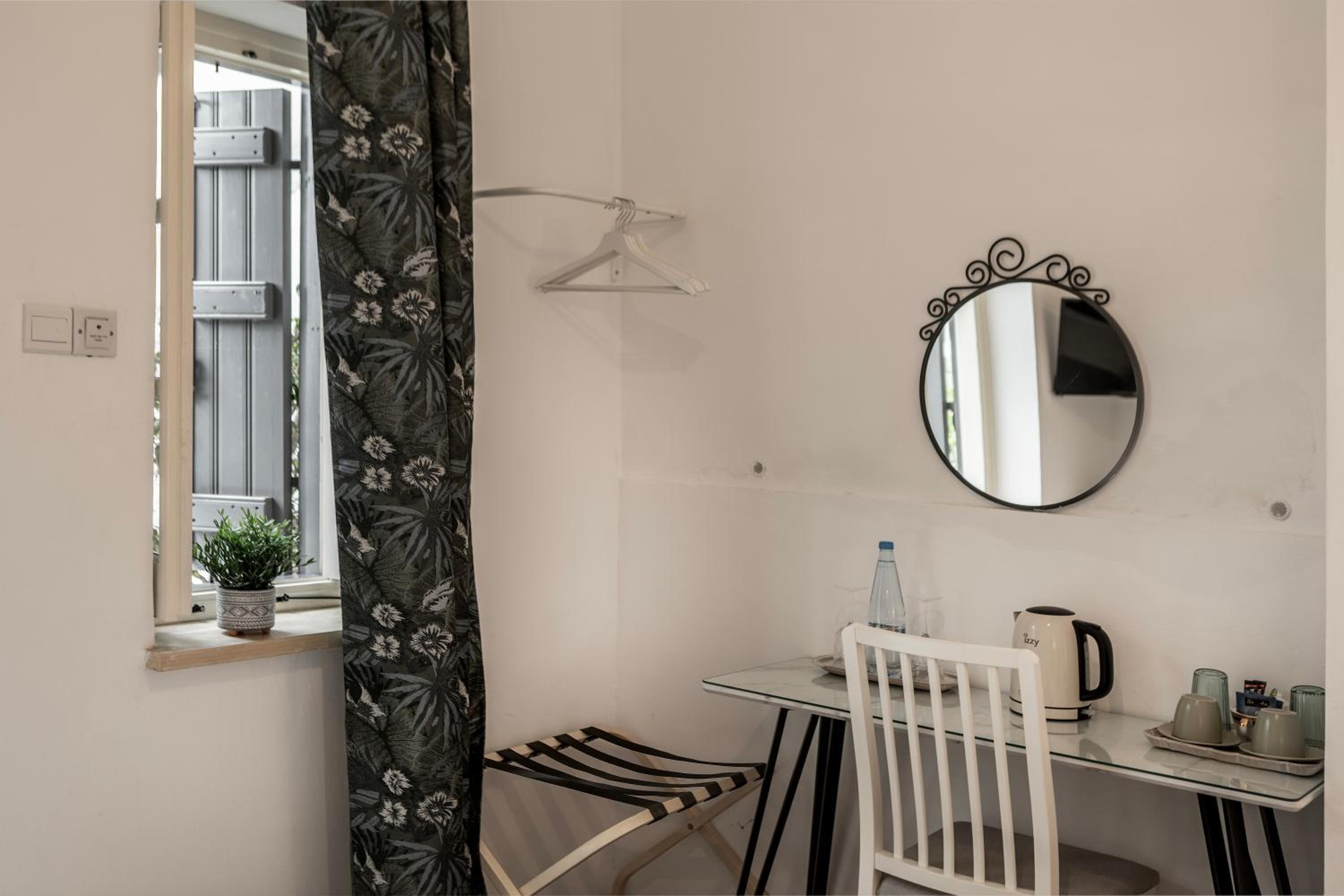 Budget Double Room - Photo 5