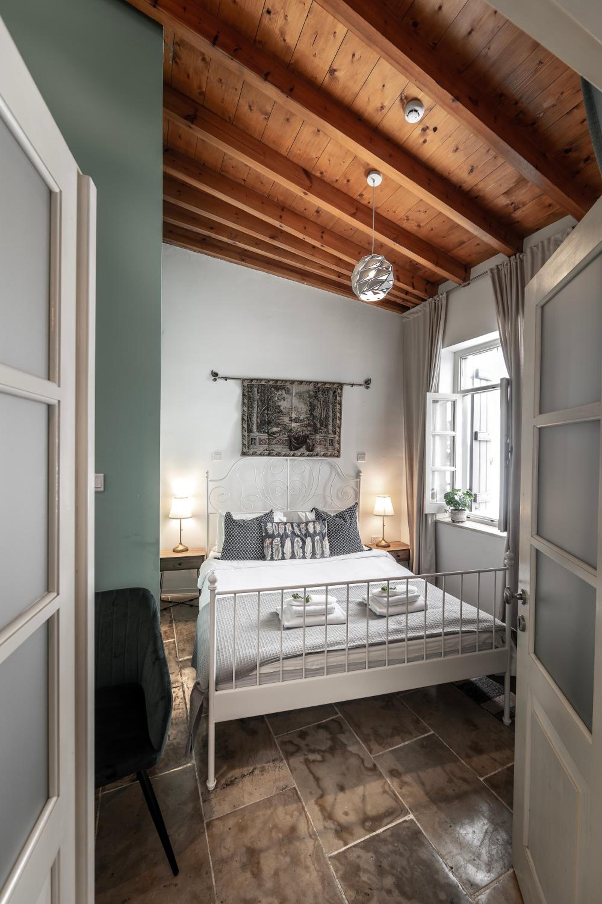 Budget Double Room - Photo 2
