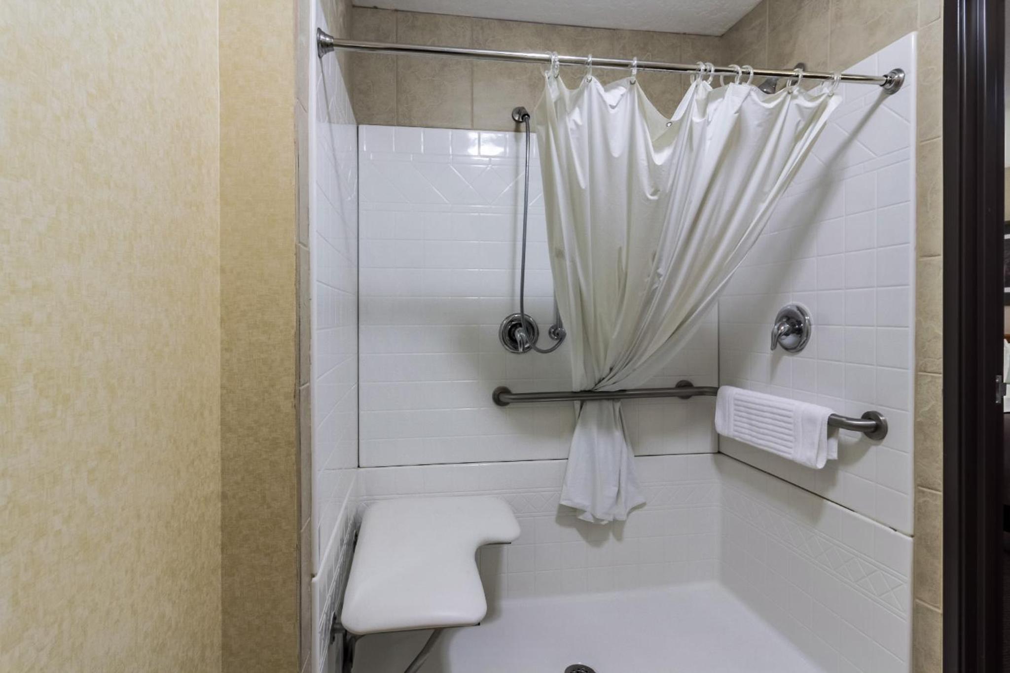 Queen Room - Disability Access - Roll in Shower