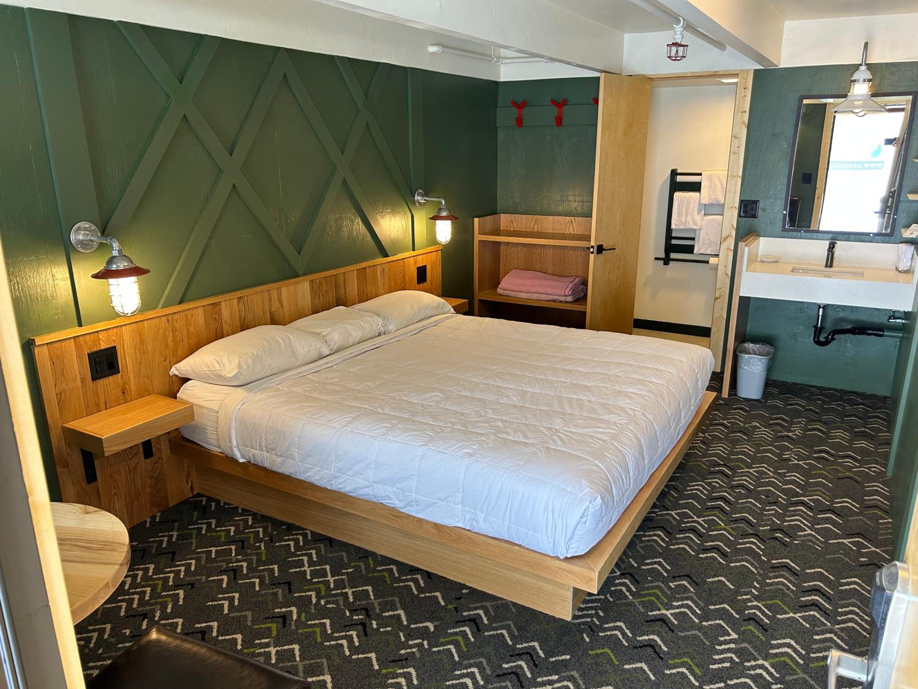 King Room with Private Bathroom photo 1