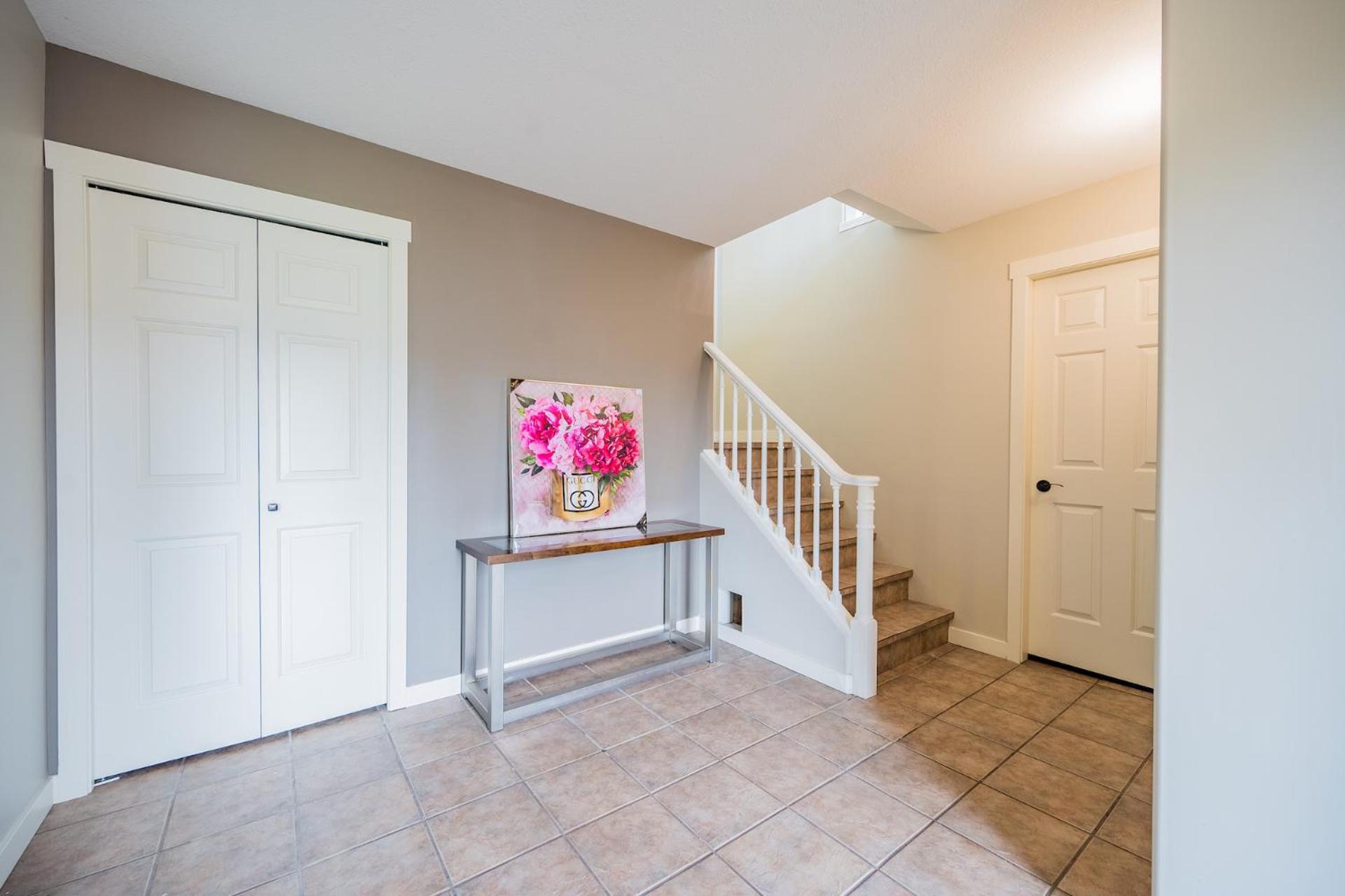 Five-Bedroom House photo 2