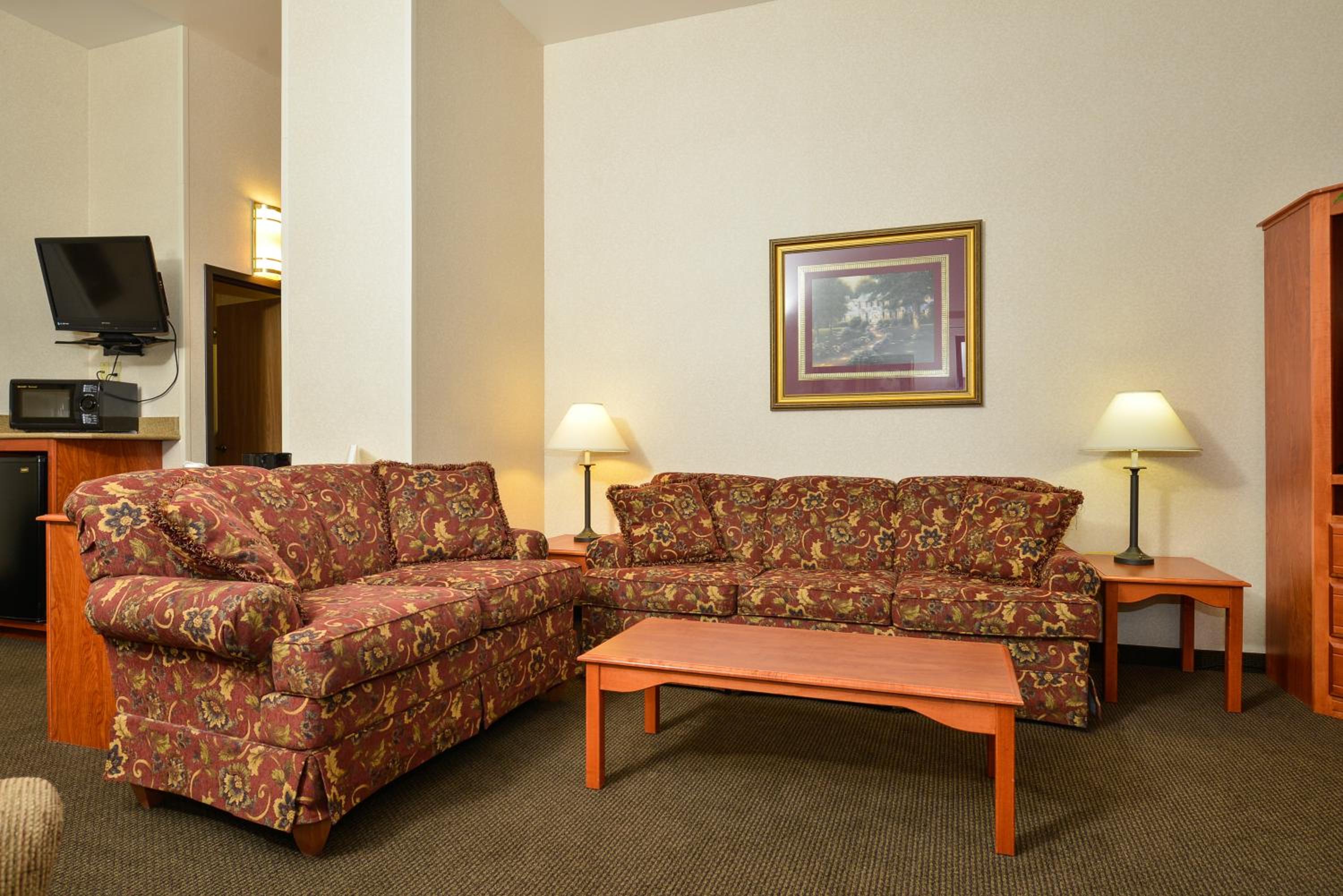 Suite - Non-Smoking photo 3