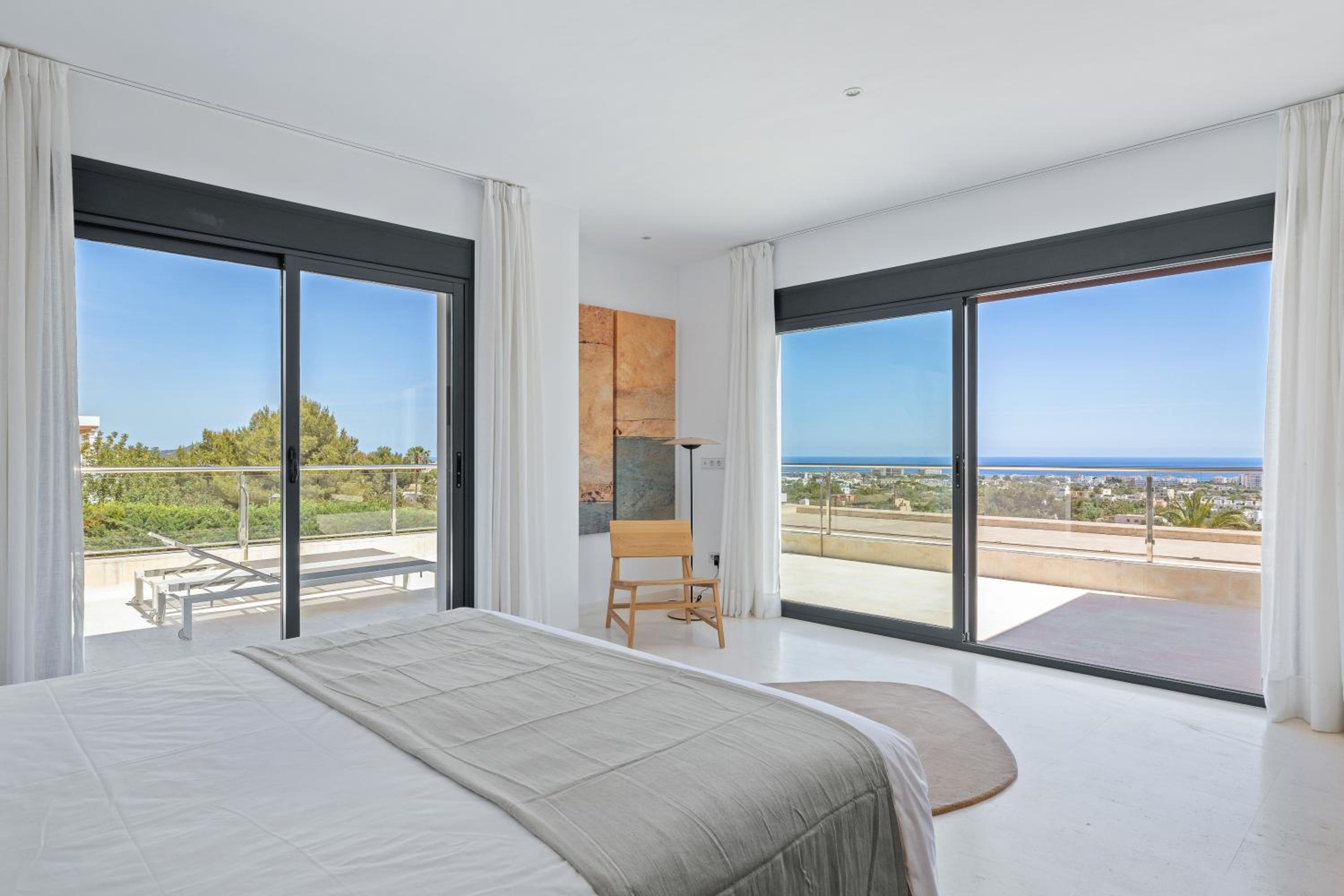 Villa photo 2