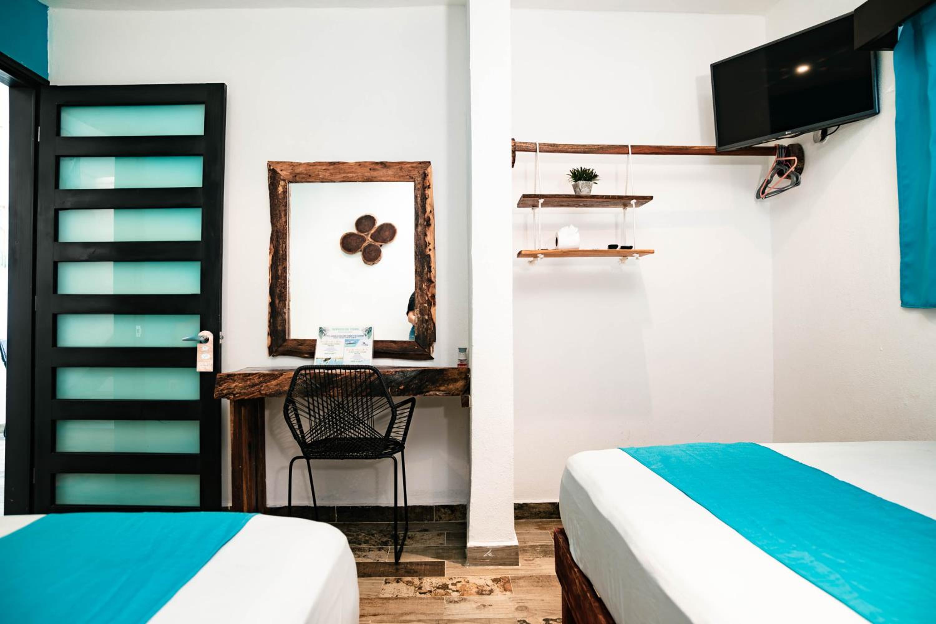Double Room with Two Double Beds - Photo 1