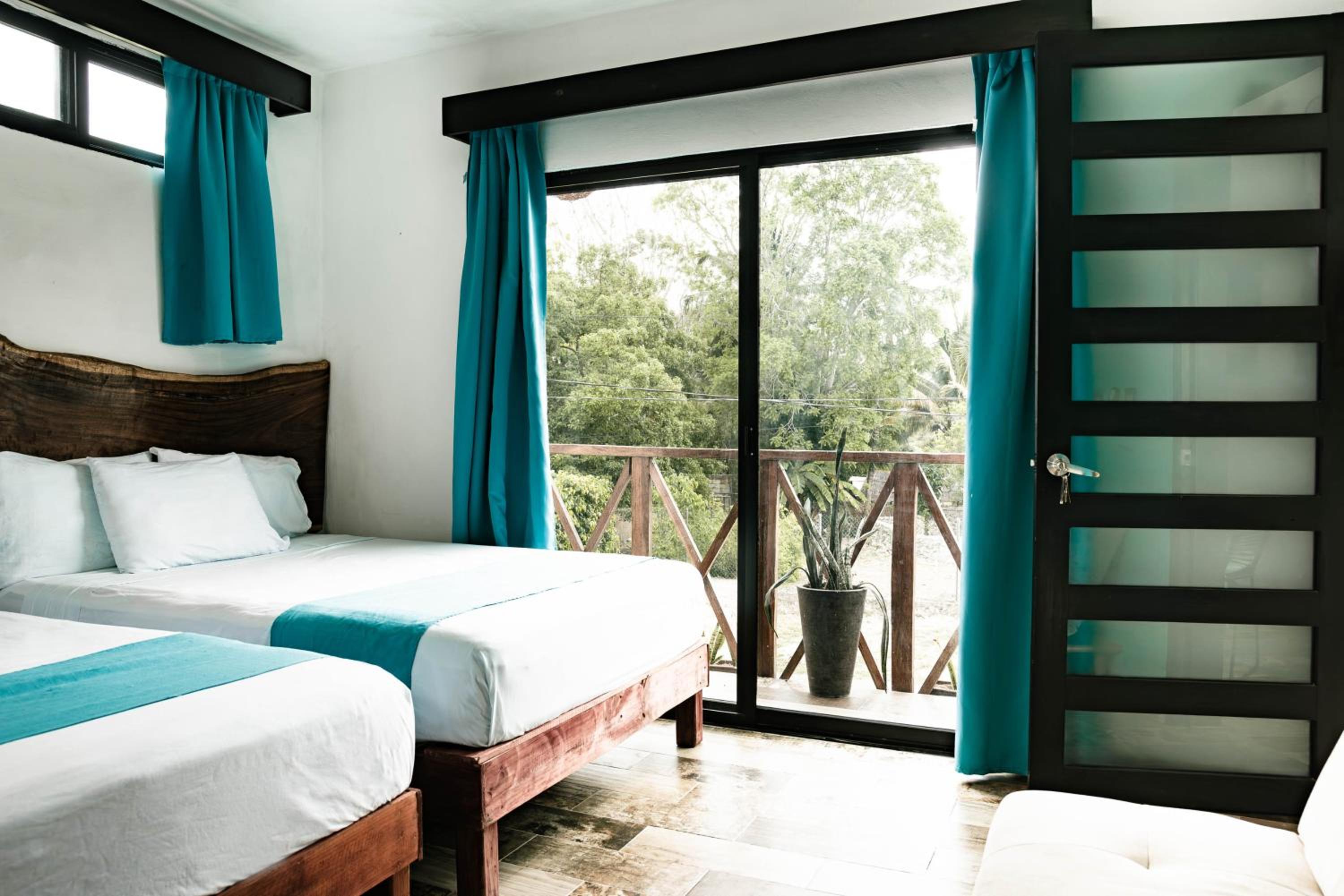Double Room with Two Double Beds - Photo 16