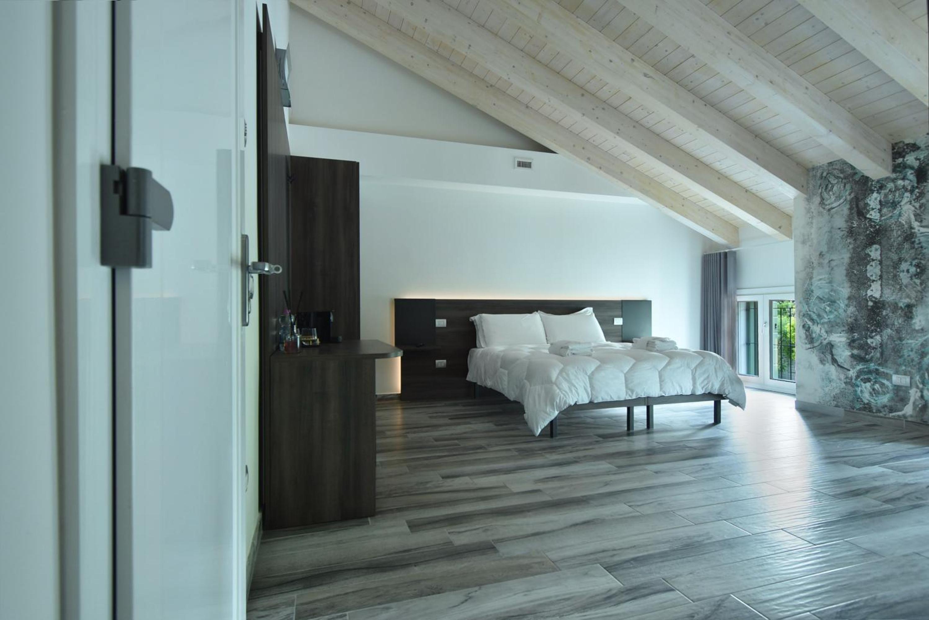 Double Room with Private Bathroom photo 3