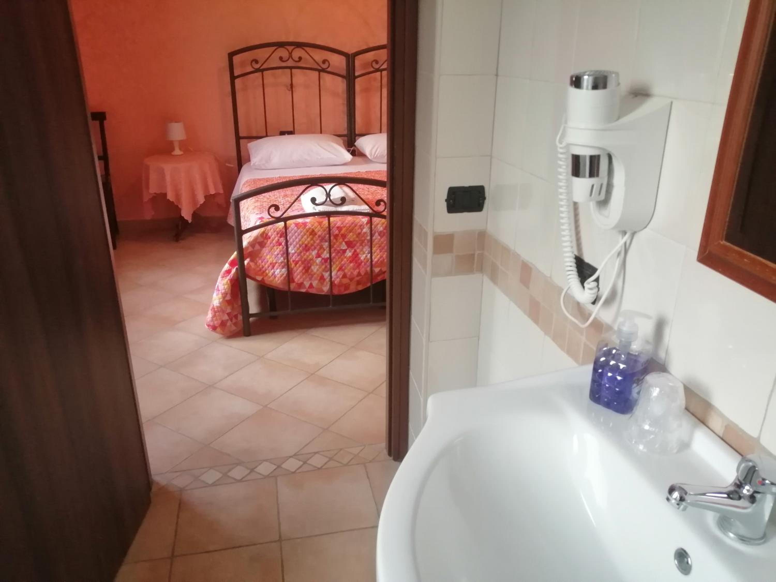 Double Room - Disability Access photo 3