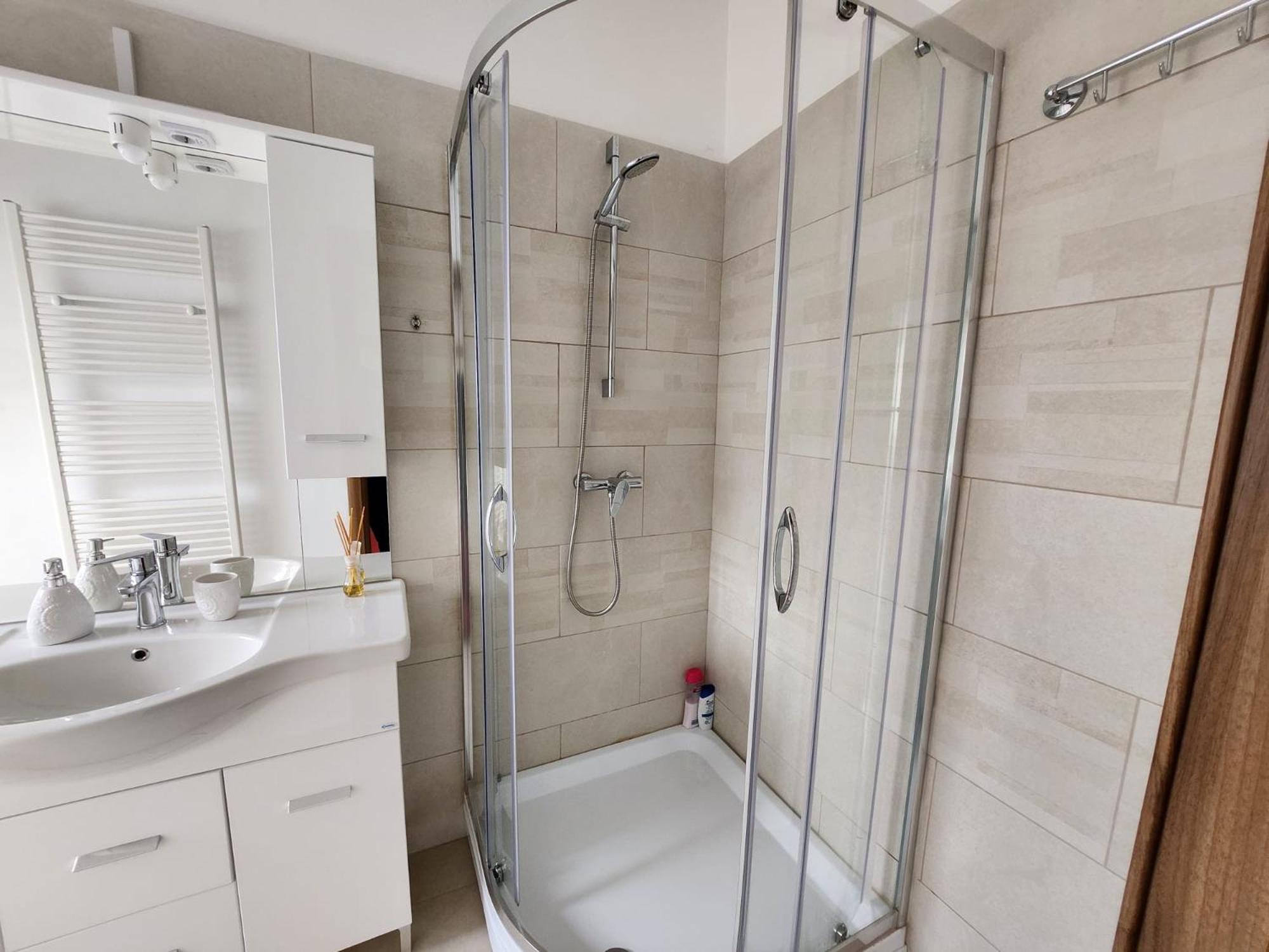 Double Room - Photo 17