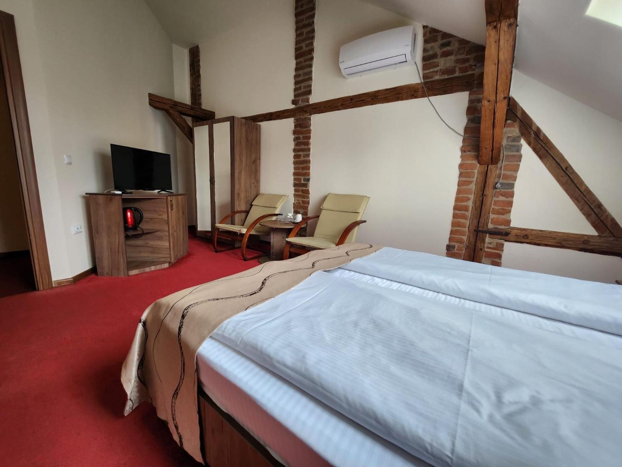 Double Room - Photo 4