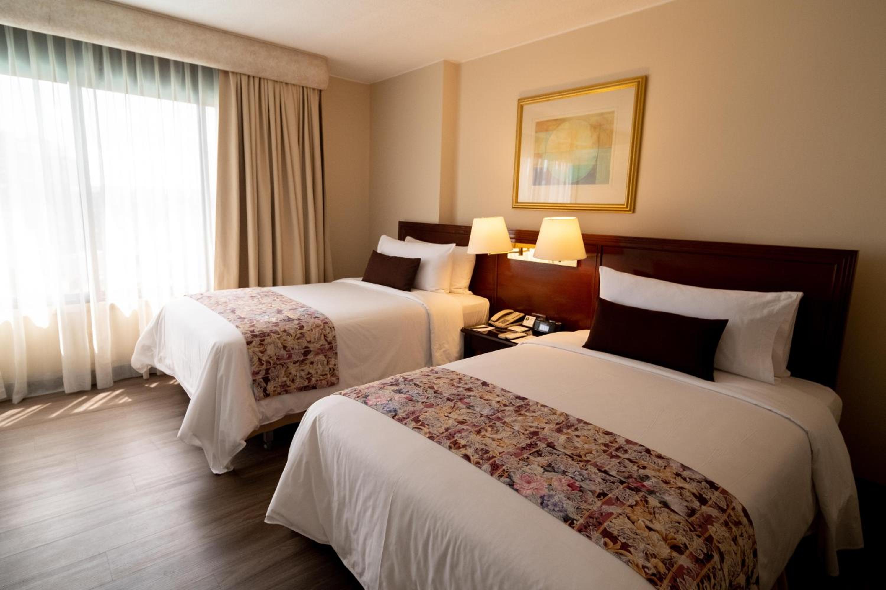Double Room with Two Double Beds - Non-Smoking - Photo 3