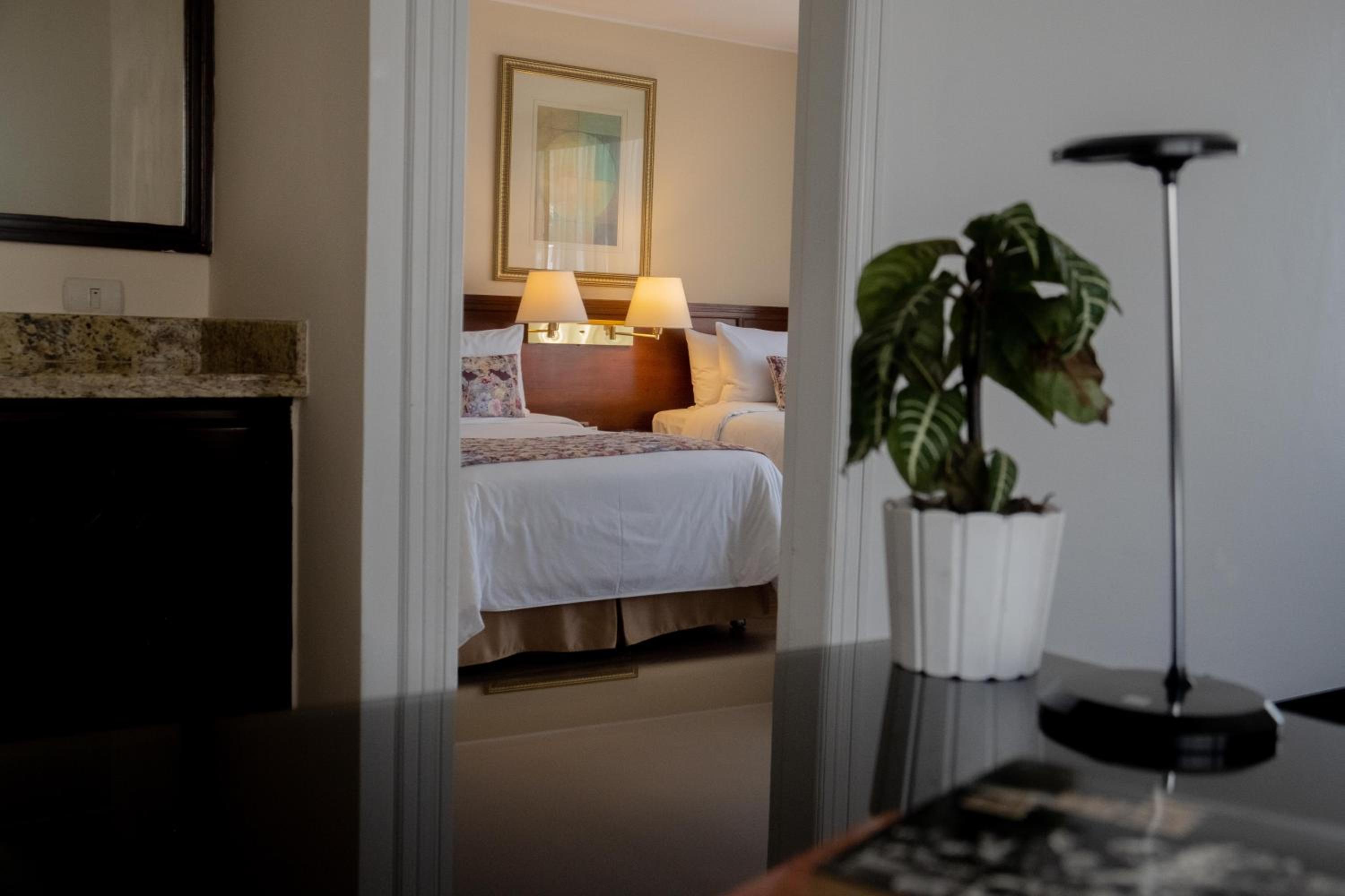 Suite with Two Double Beds - Non-Smoking - Photo 7