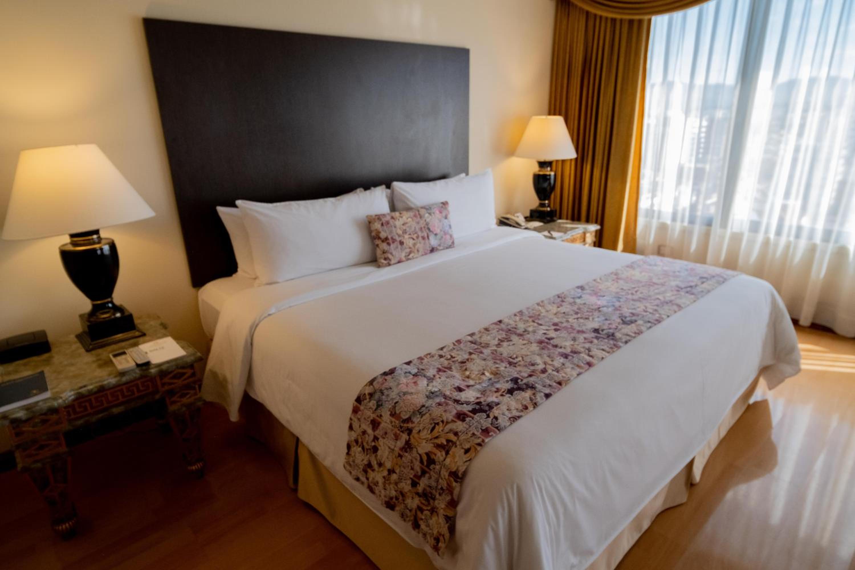 King Room - Non-Smoking - Photo 1
