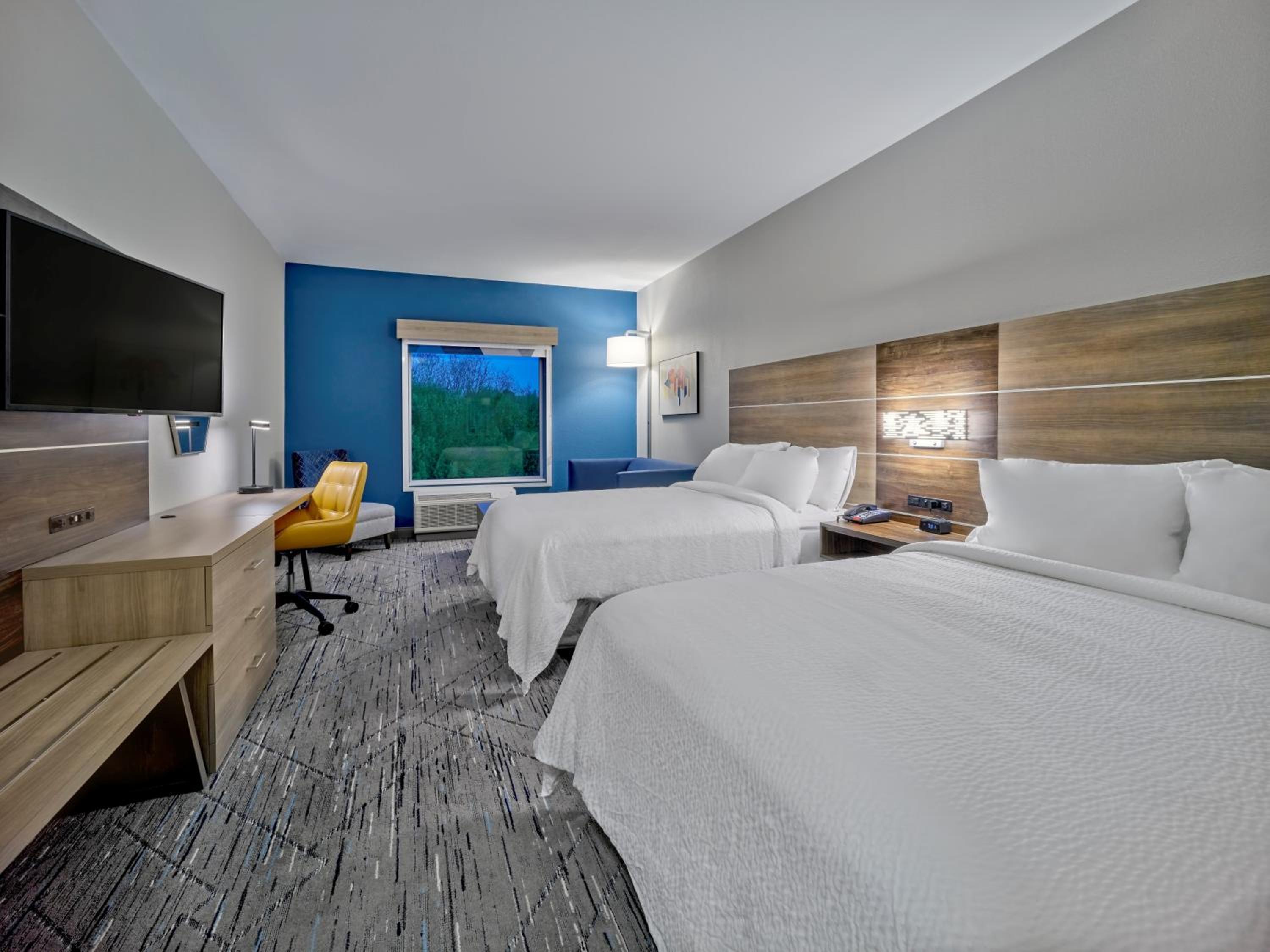Standard Queen Room with Two Queen Beds - Photo 1