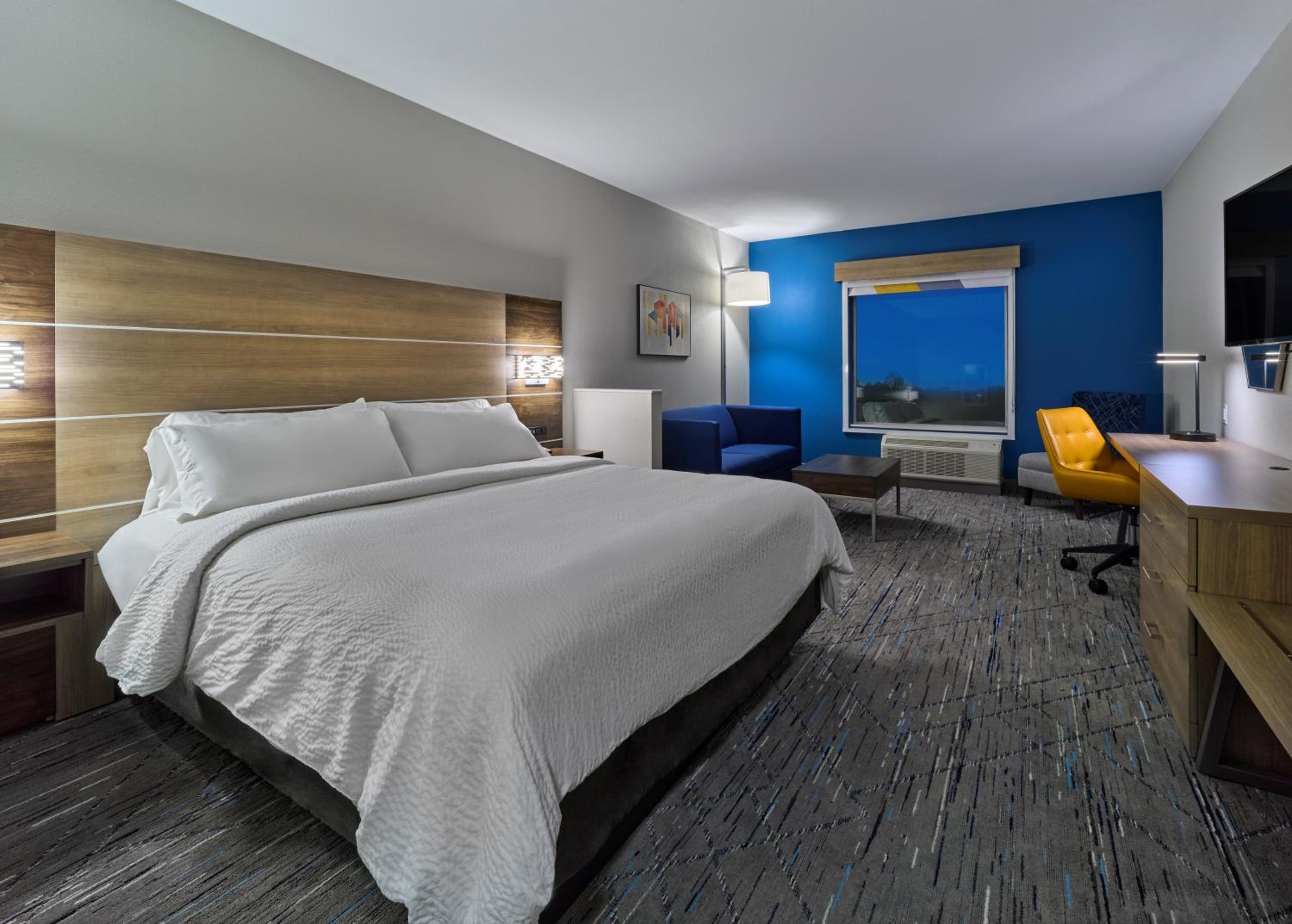 Standard King Room - Photo 4