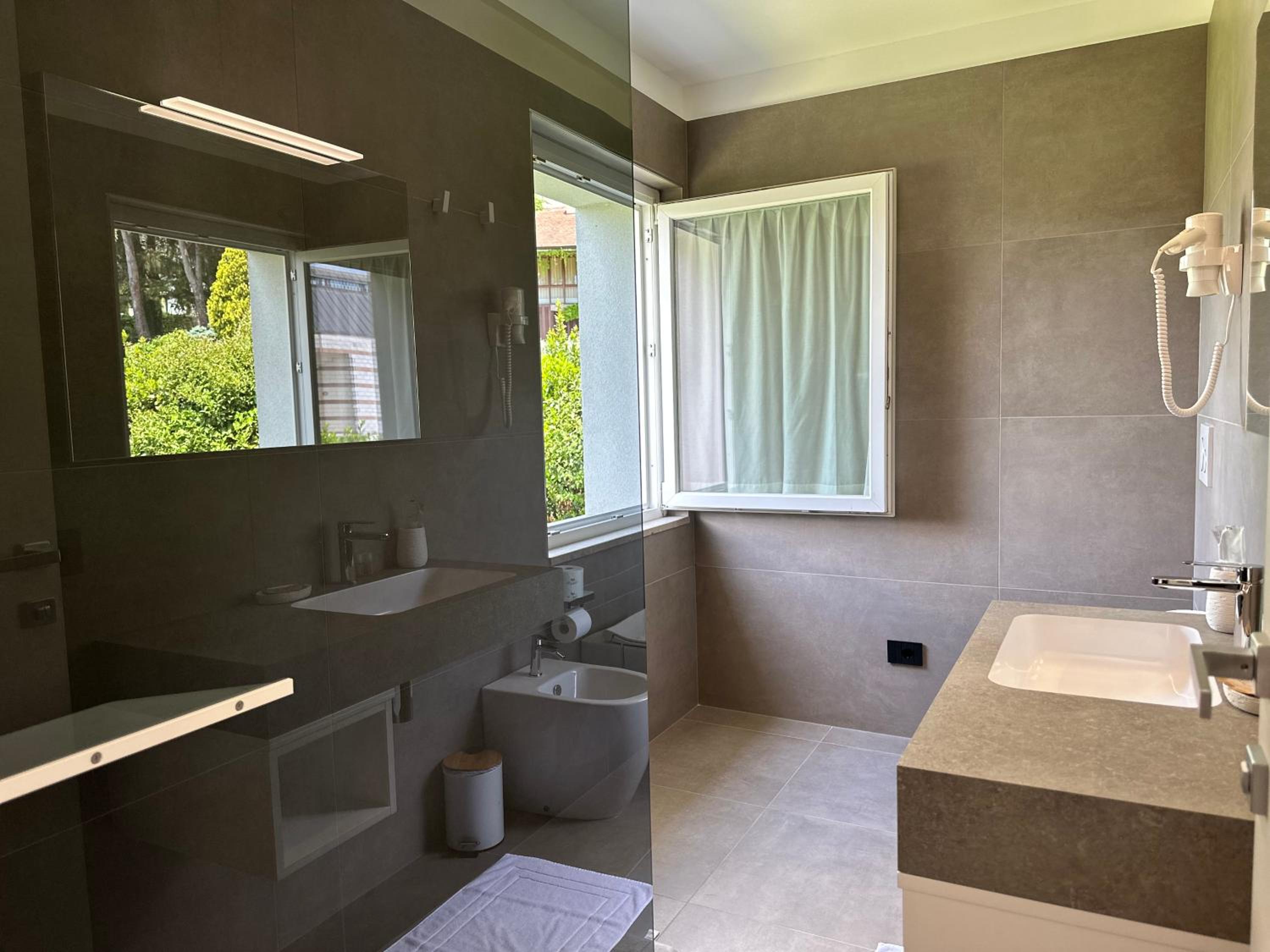 Superior Triple Room photo 3