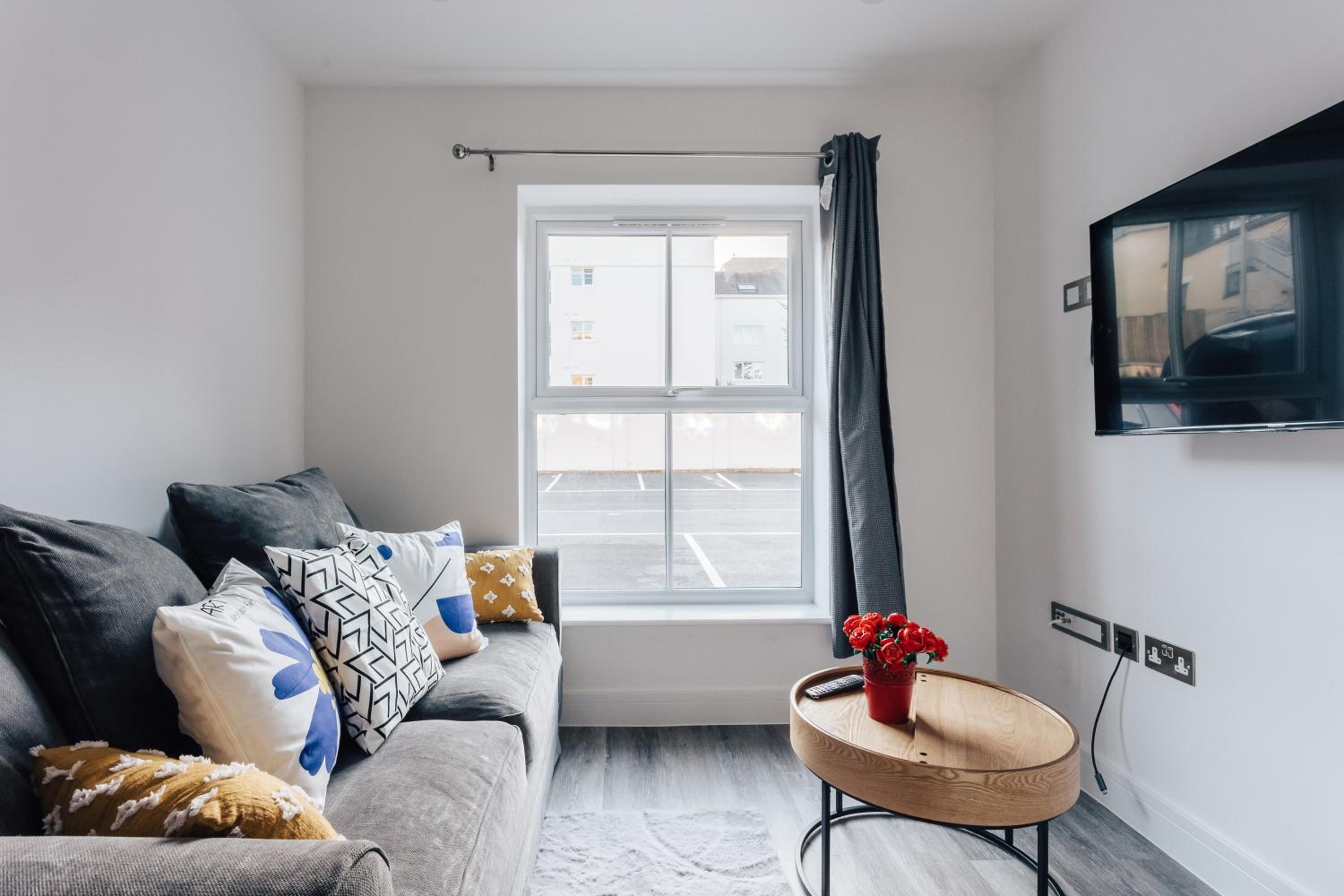 One-Bedroom Apartment photo 2