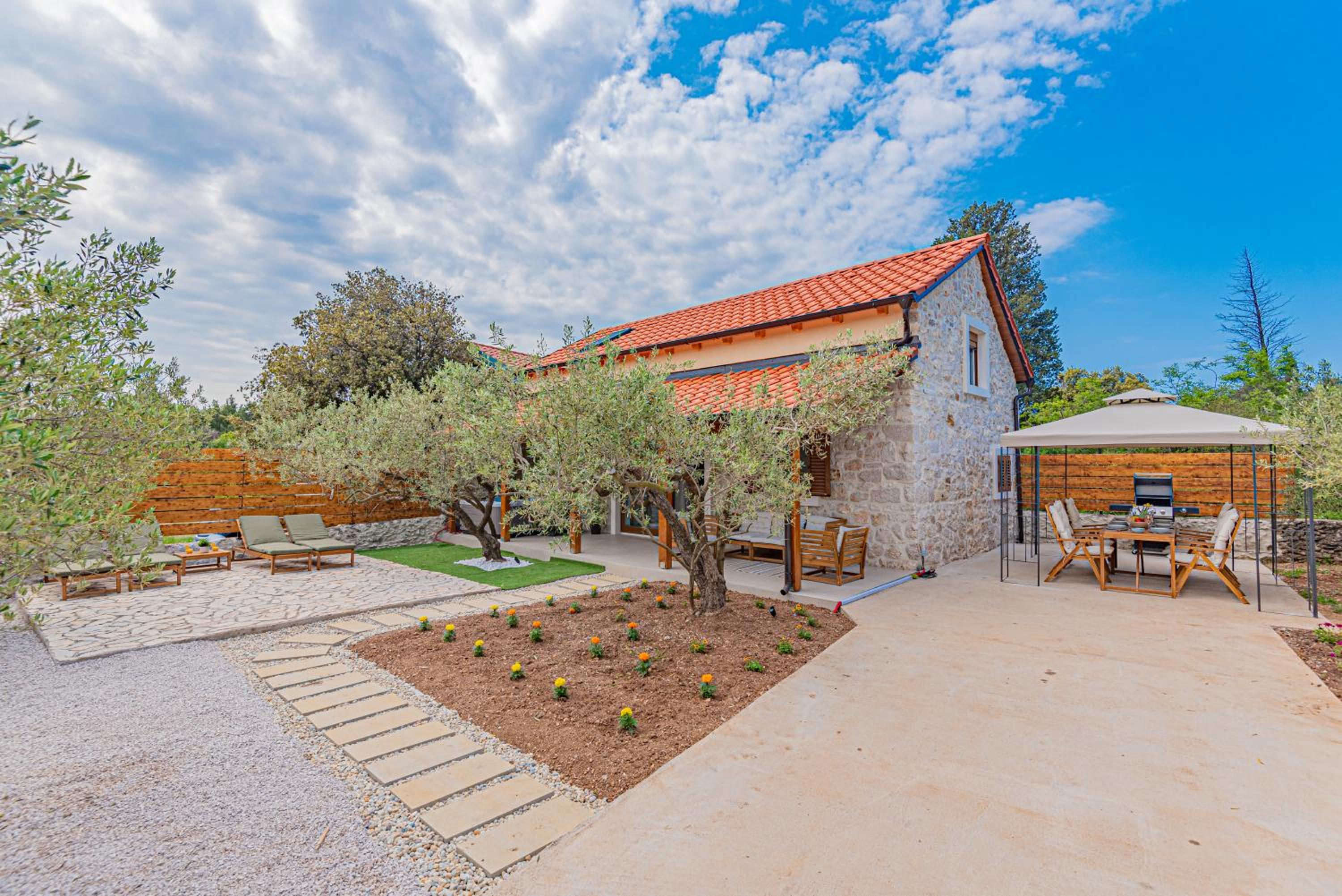 Villa photo 2
