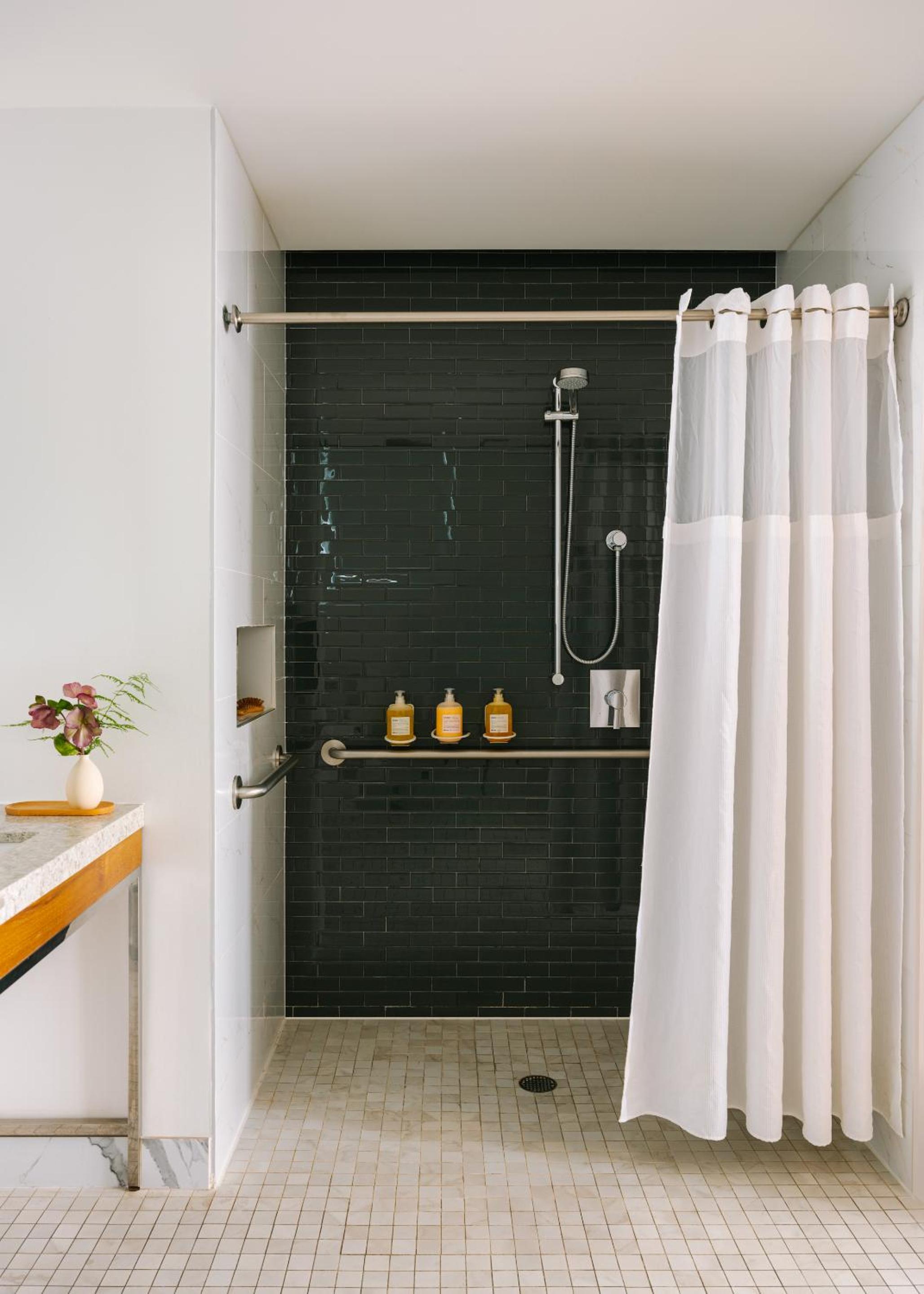 King Room - Disability Access photo 3