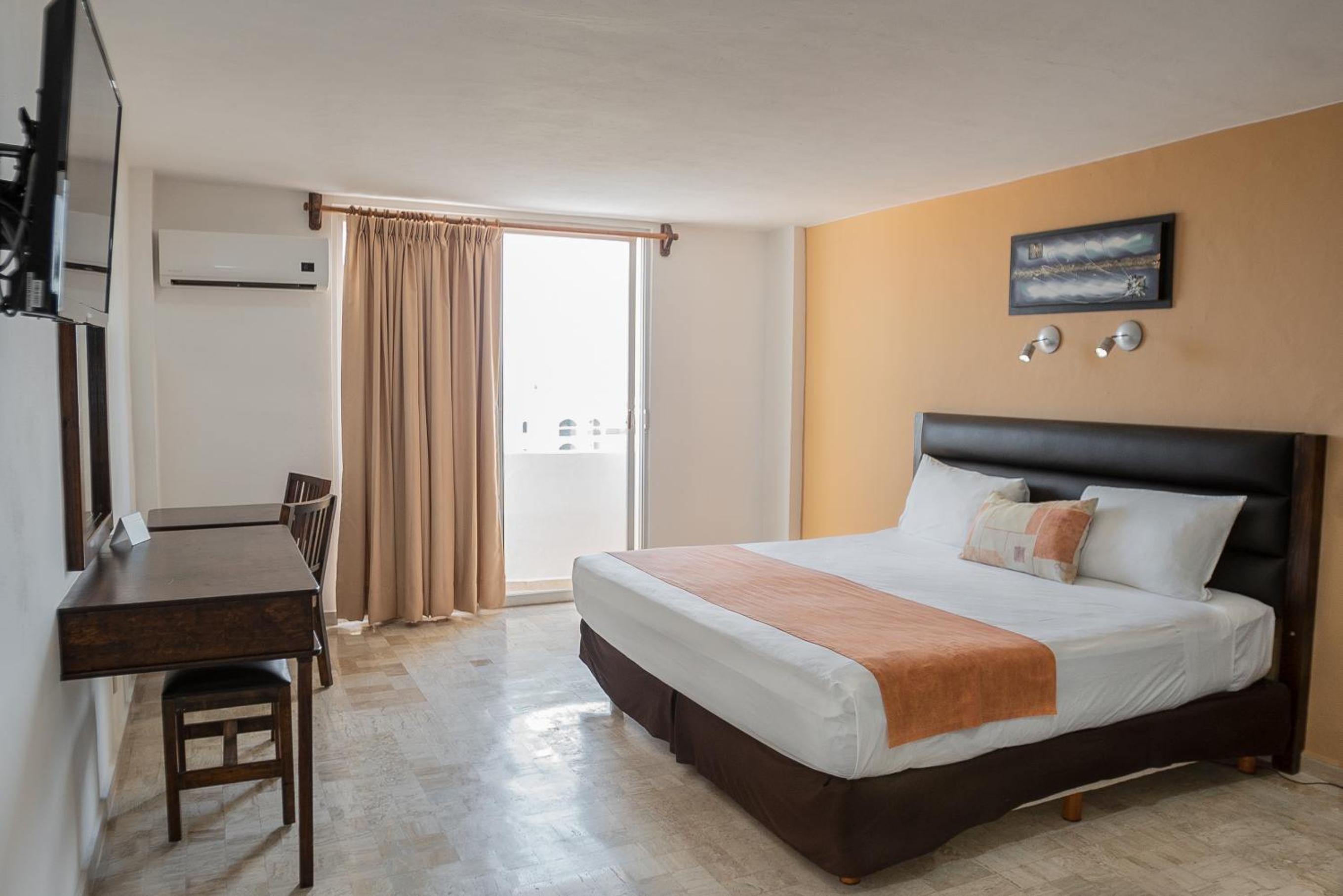 Standard King Room - Photo 1
