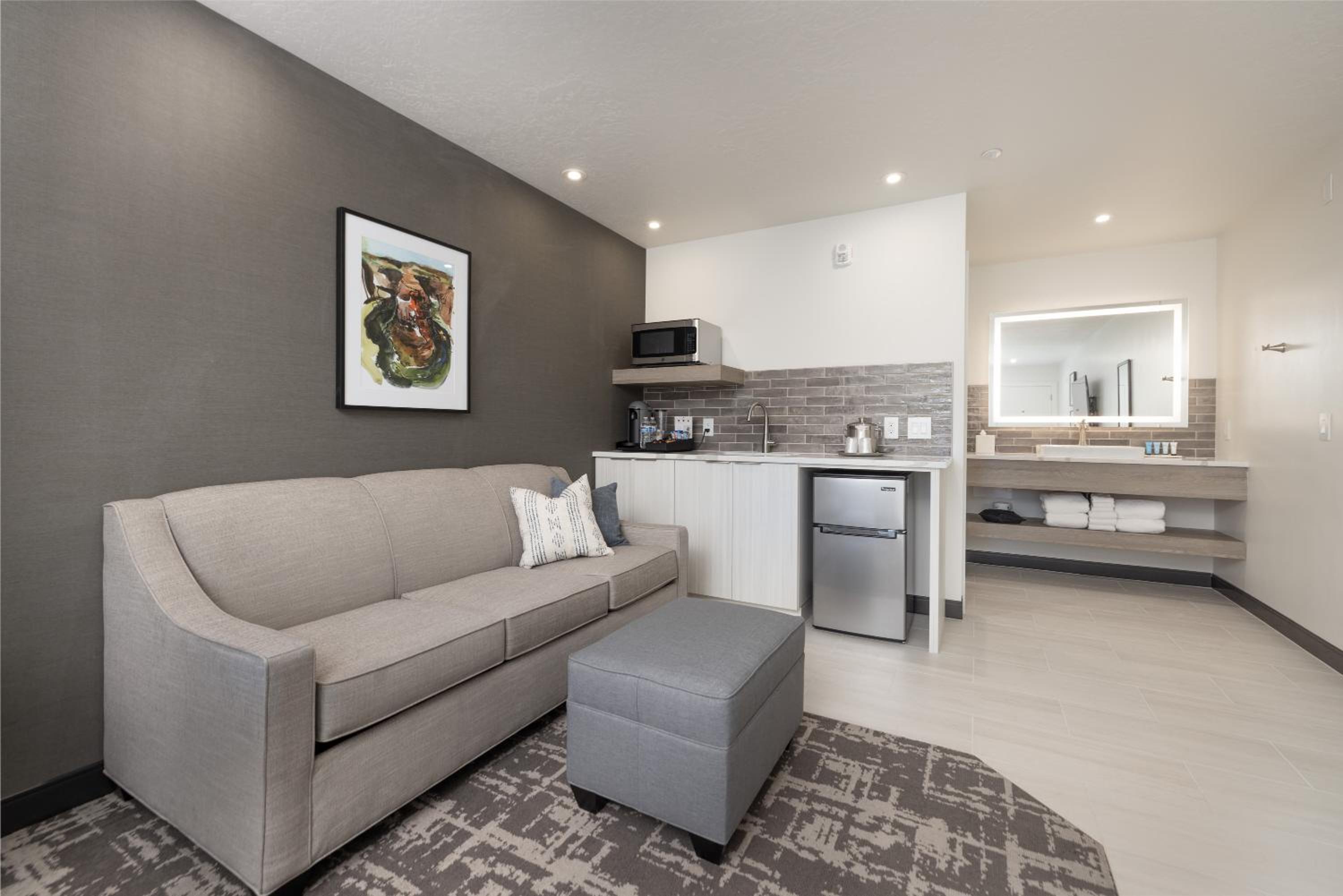 Signature King Suite with Sofa Bed - 1st Floor 