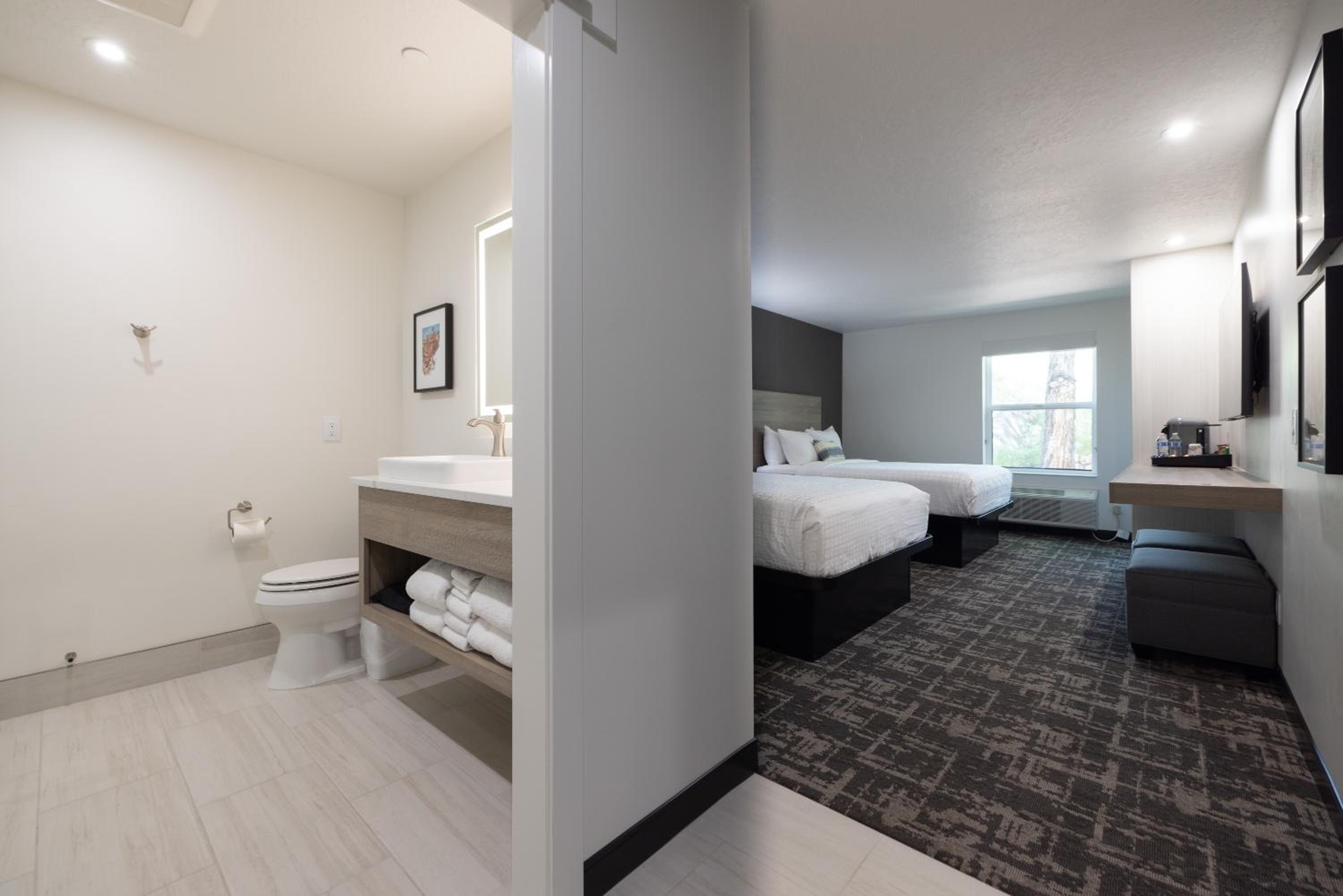 Signature Two Queens - 1st floor  - Photo 1